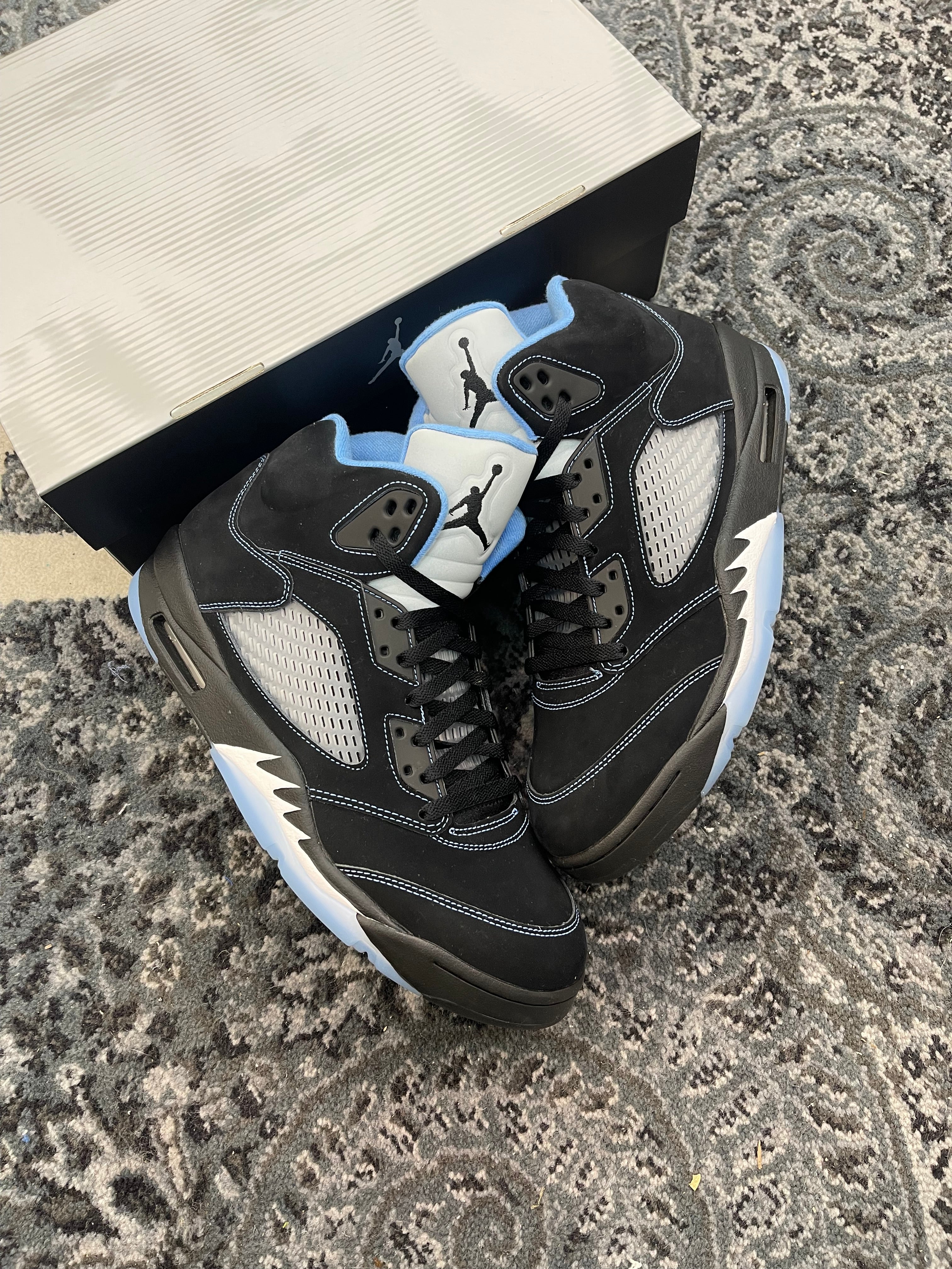Jordan 5 “Black University Blue”