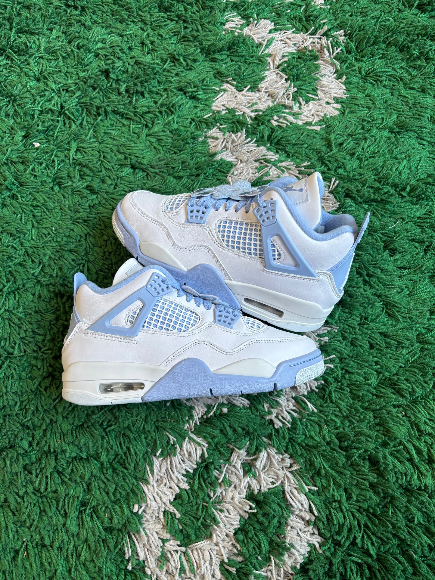 Jordan 4 “Forget Me Not”