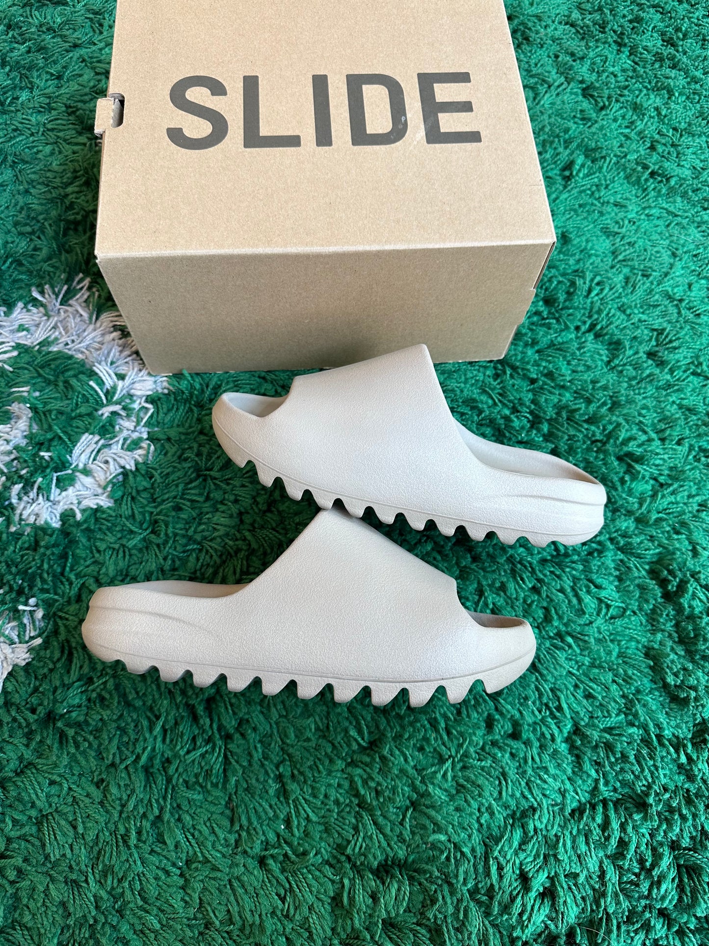 Yeezy Slide “Pure”