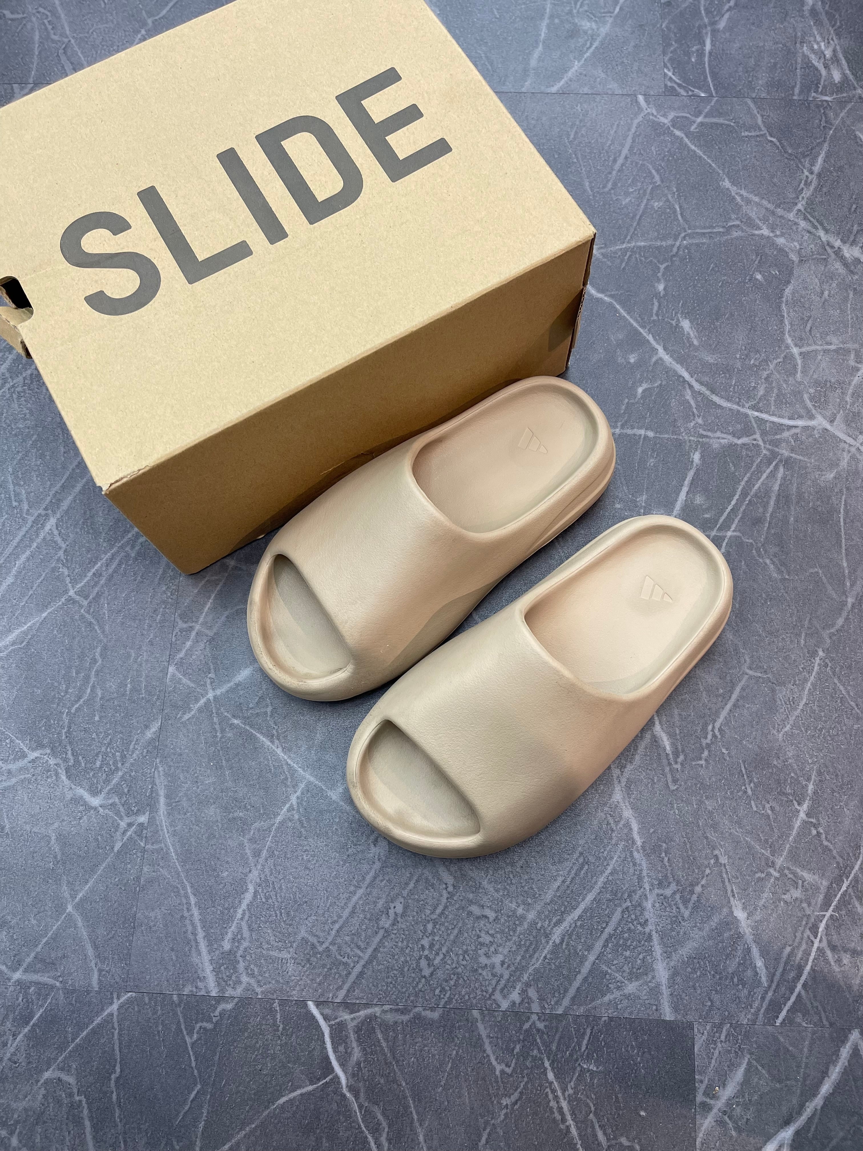 Yeezy Slide “Pure”
