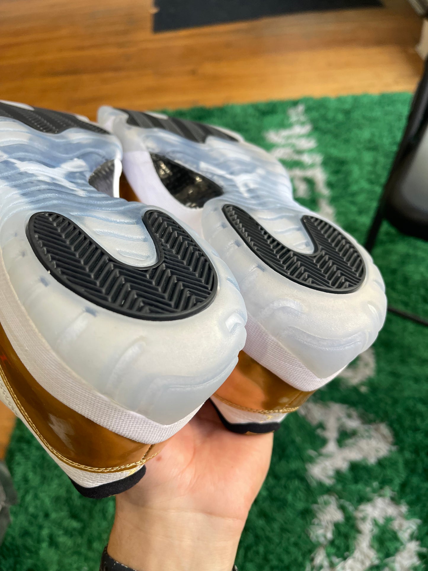 Jordan 11 Low “Closing Ceremony”
