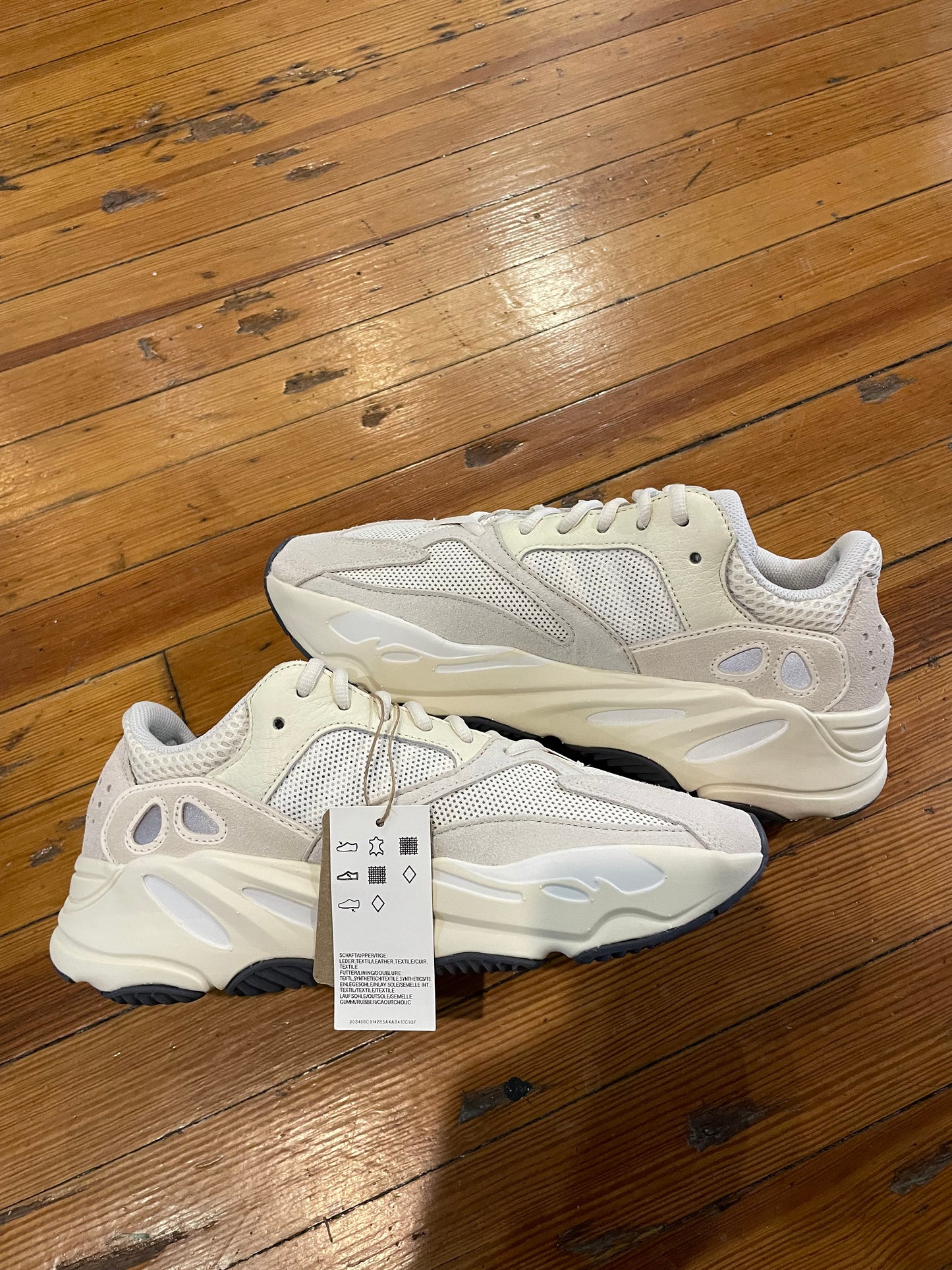 Yeezy 700 “Analog”