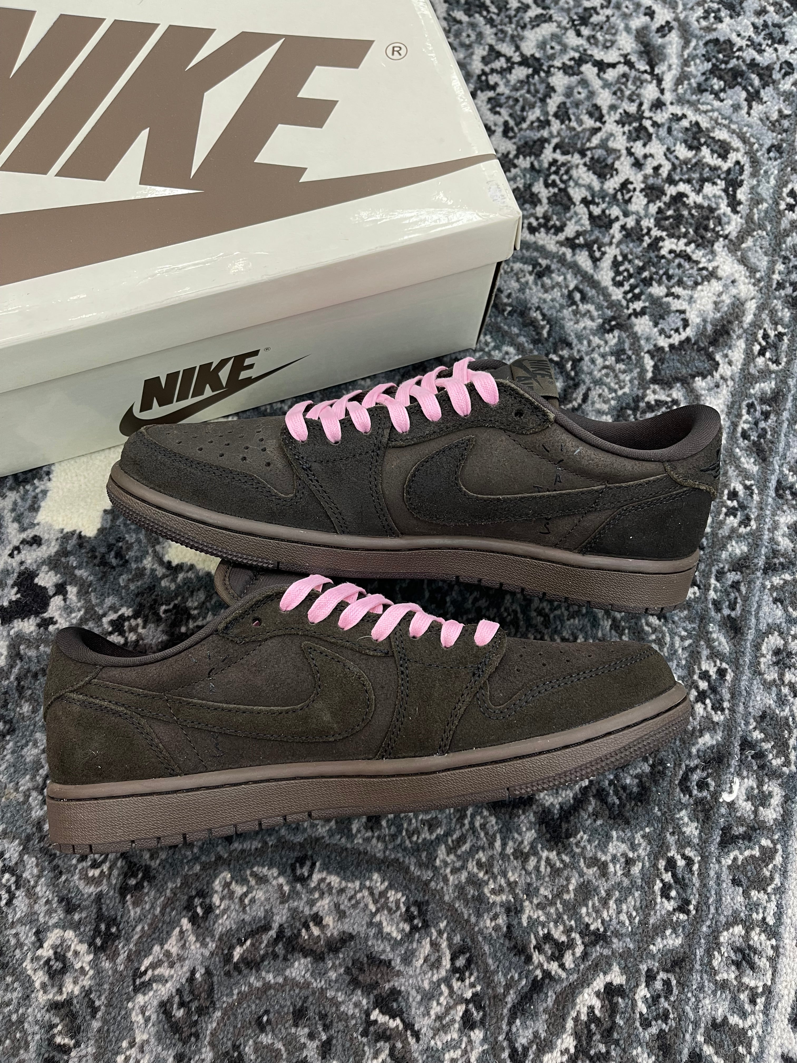 Travis Scott Jordan 1 Low “Velvet Brown”
