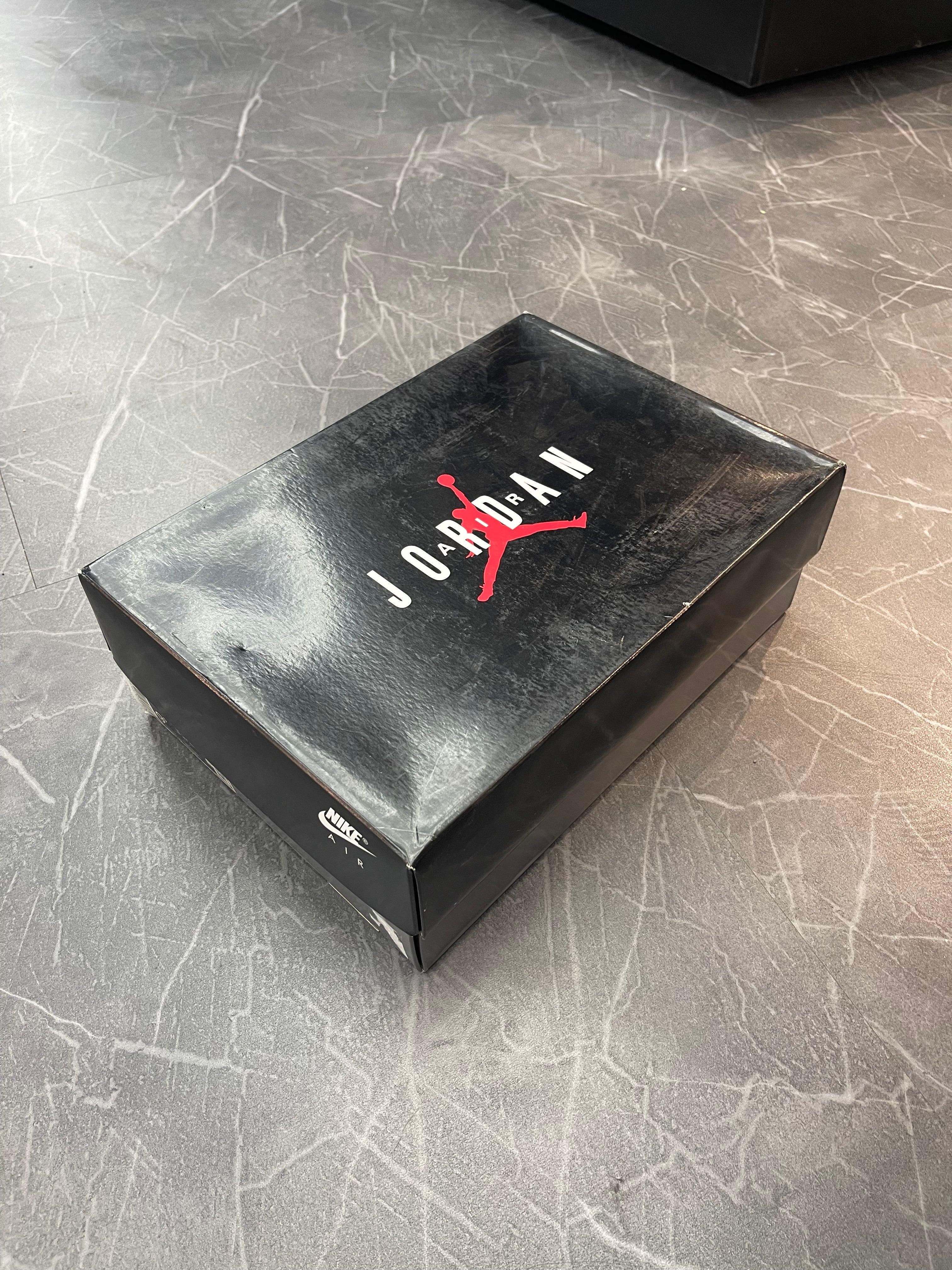 Jordan 11 “Velvet Bred”