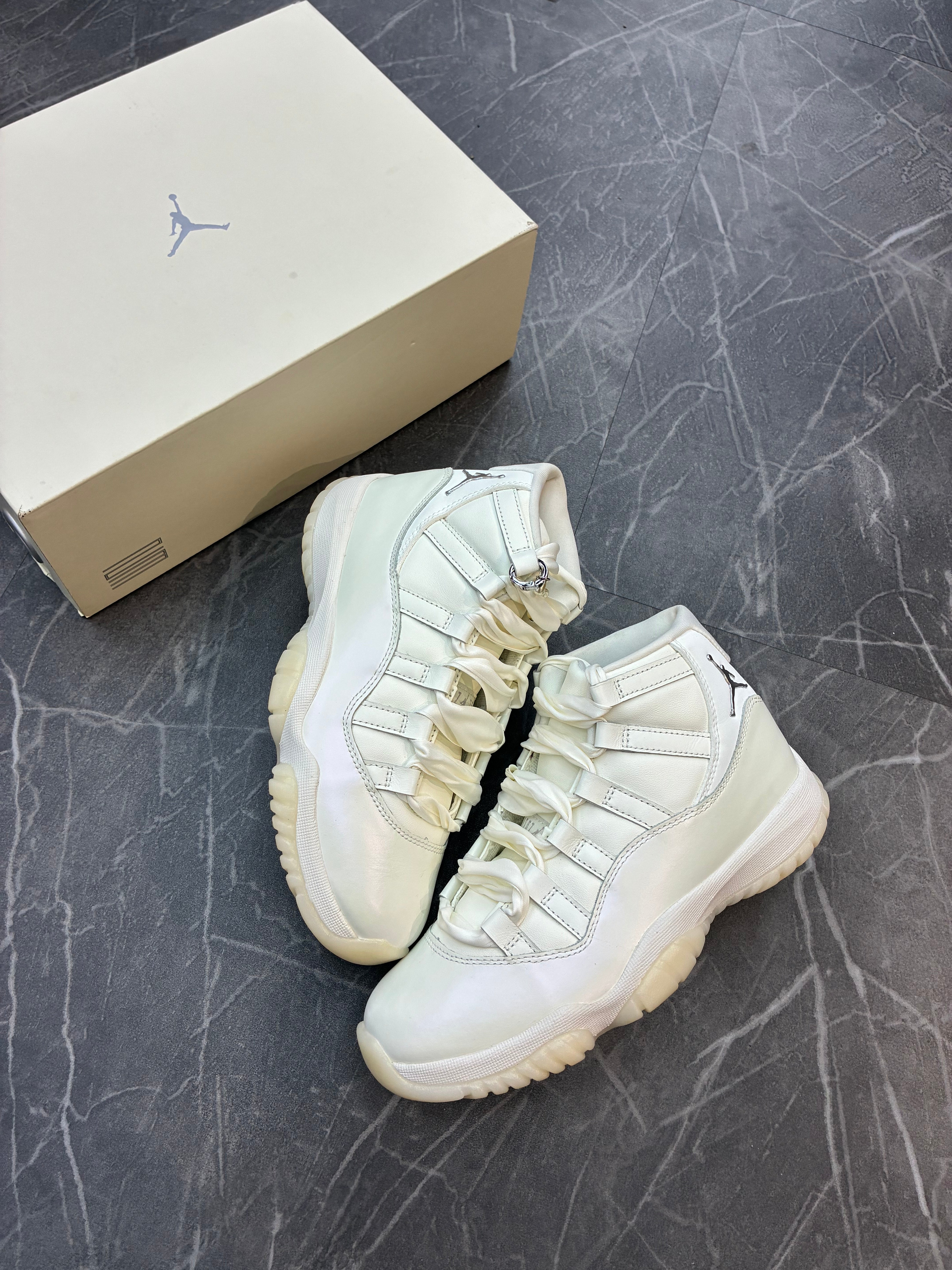 Jordan 11 “Pearl”