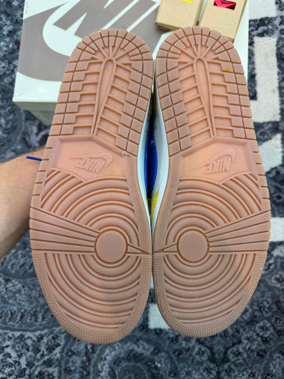 Jordan 1 Low Travis Scott “Canary”
