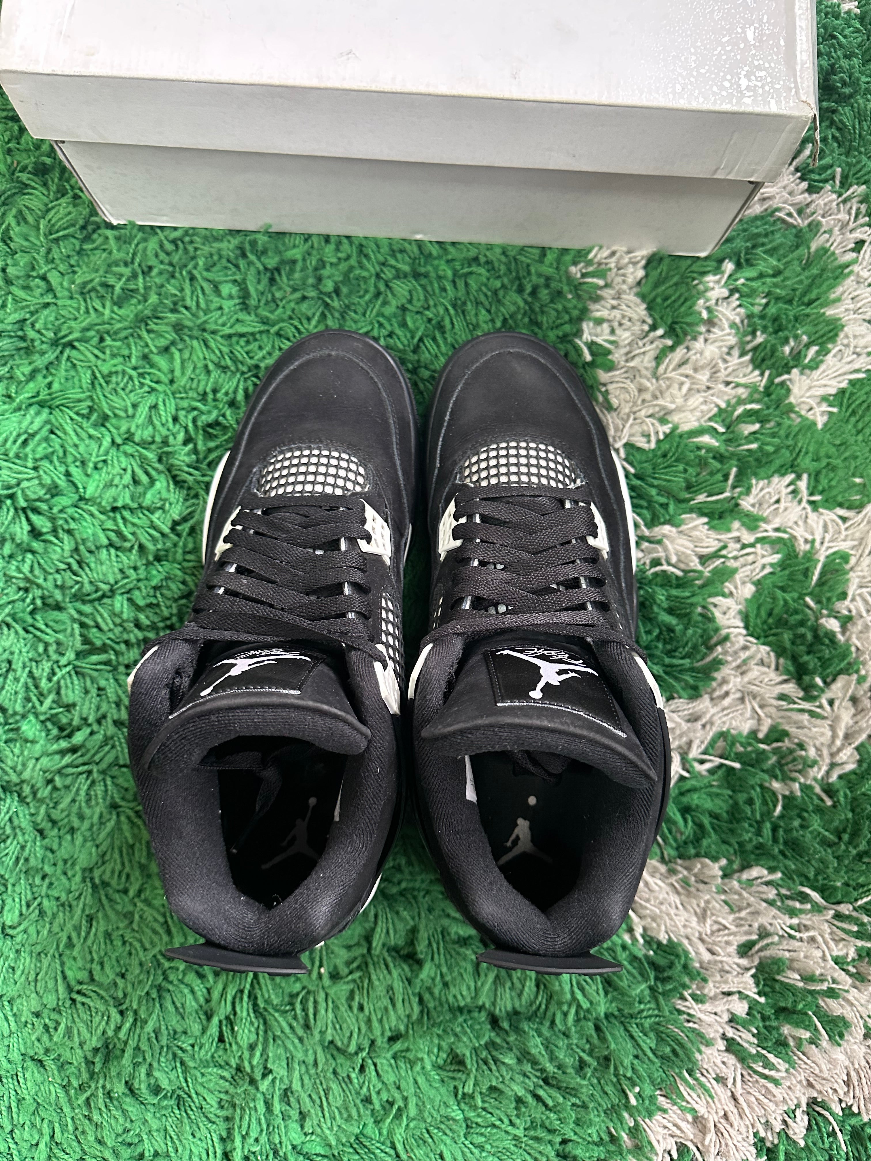 Jordan 4 “White Thunder”