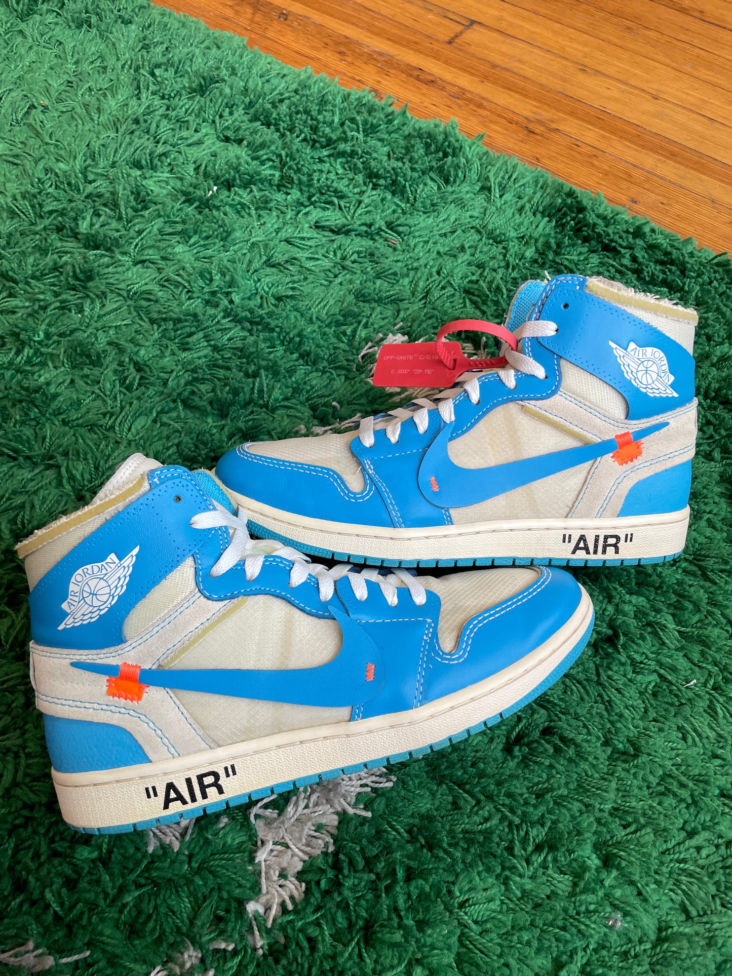 Jordan 1 High x Off White “University Blue”