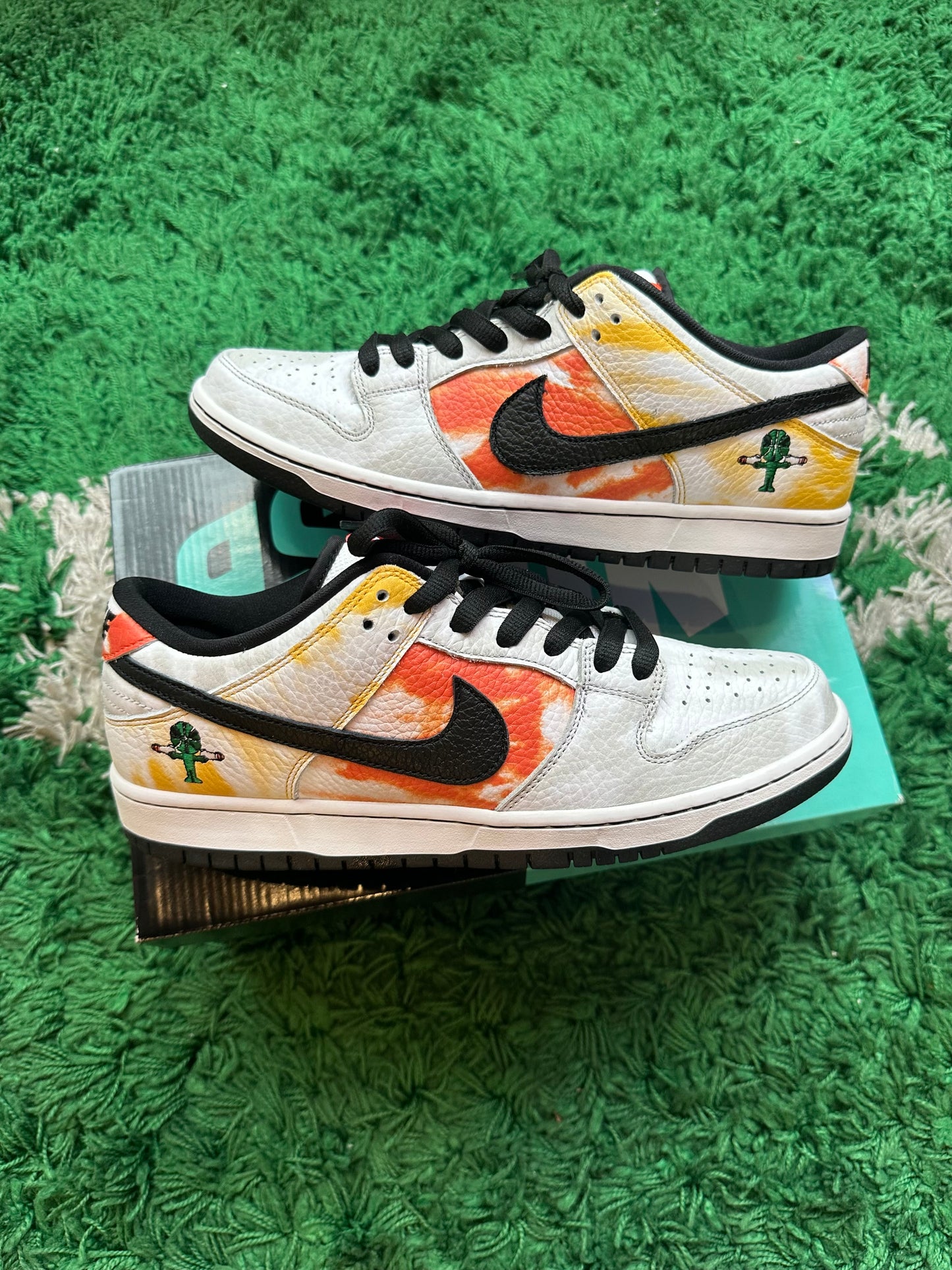 Nike Dunk Low SB “Raygun”