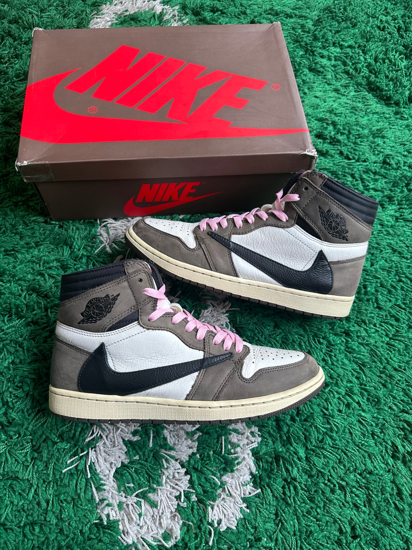 Jordan 1 High Travis Scott “Mocha”
