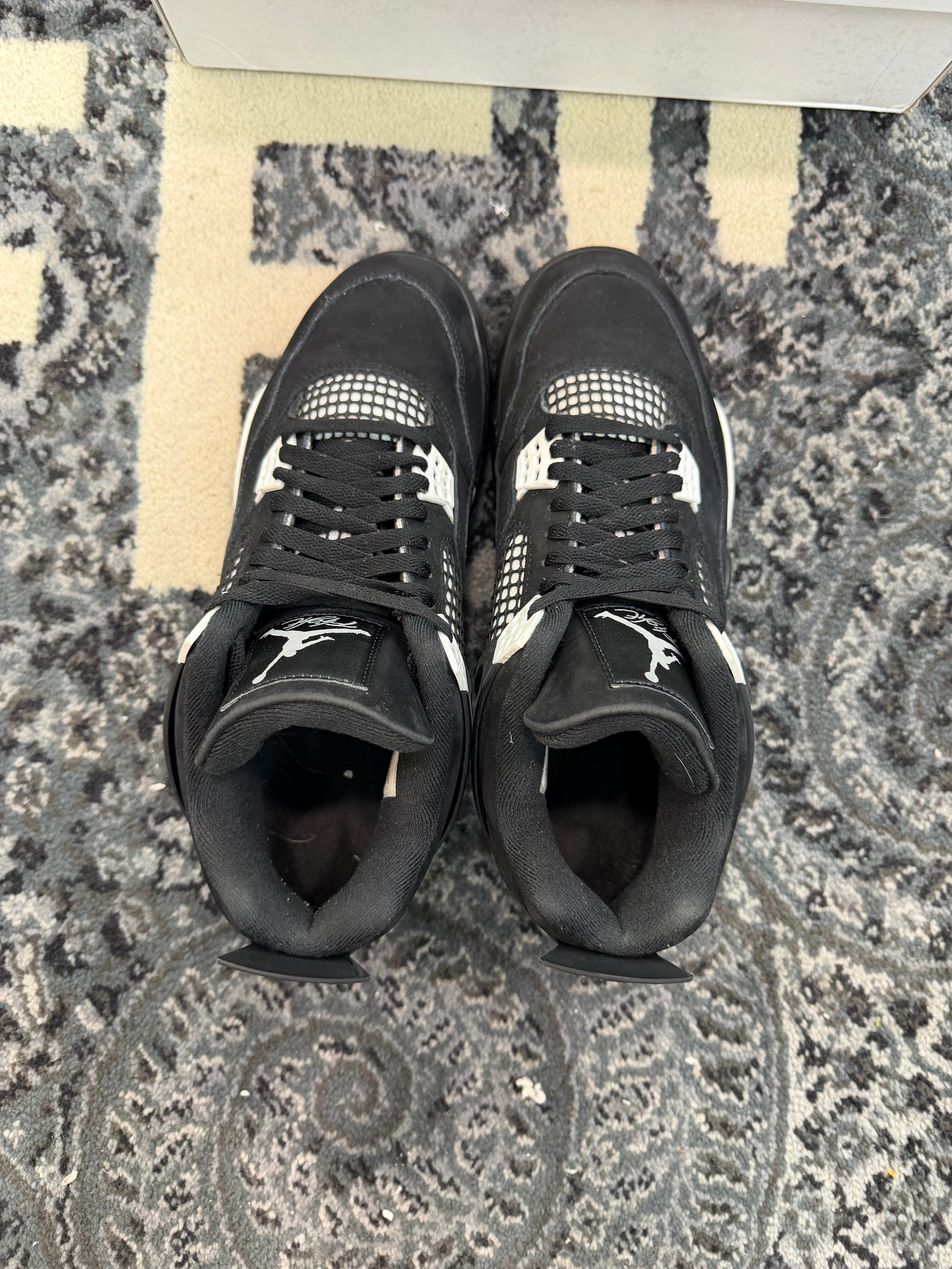 Jordan 4 “White Thunder”