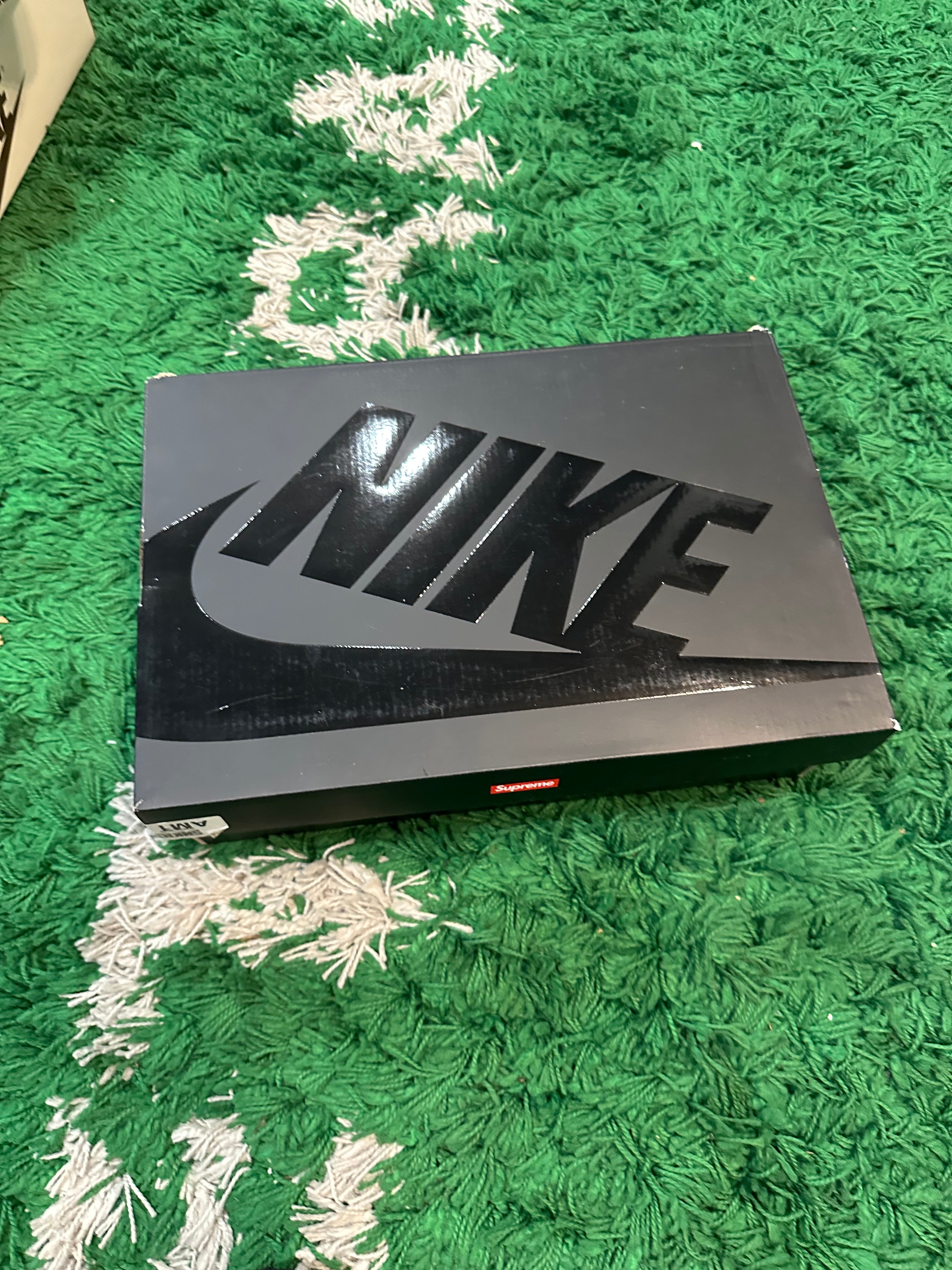 Nike Air Force 1 Low Supreme “Black”