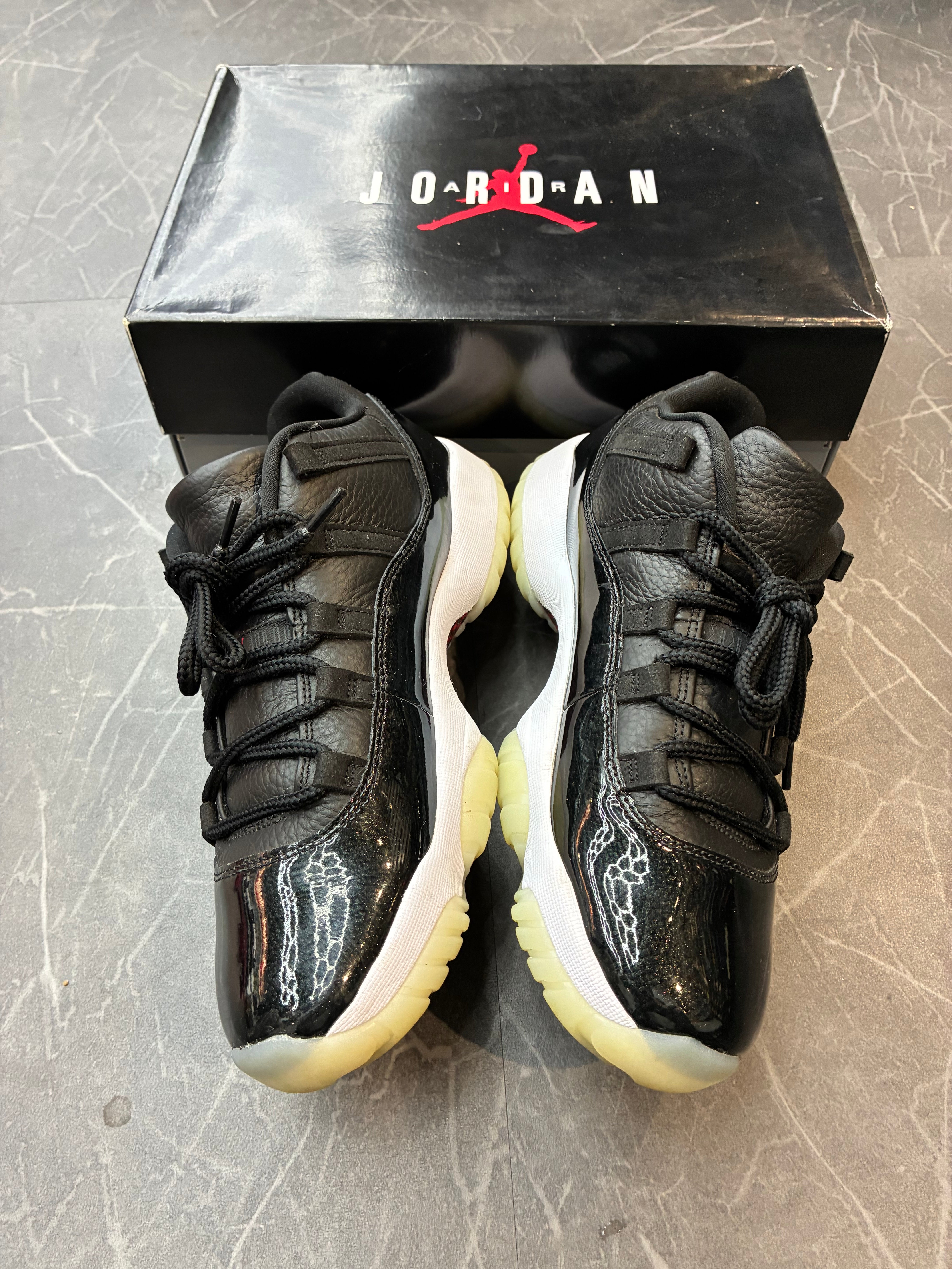 Jordan 11 Low “72-10”