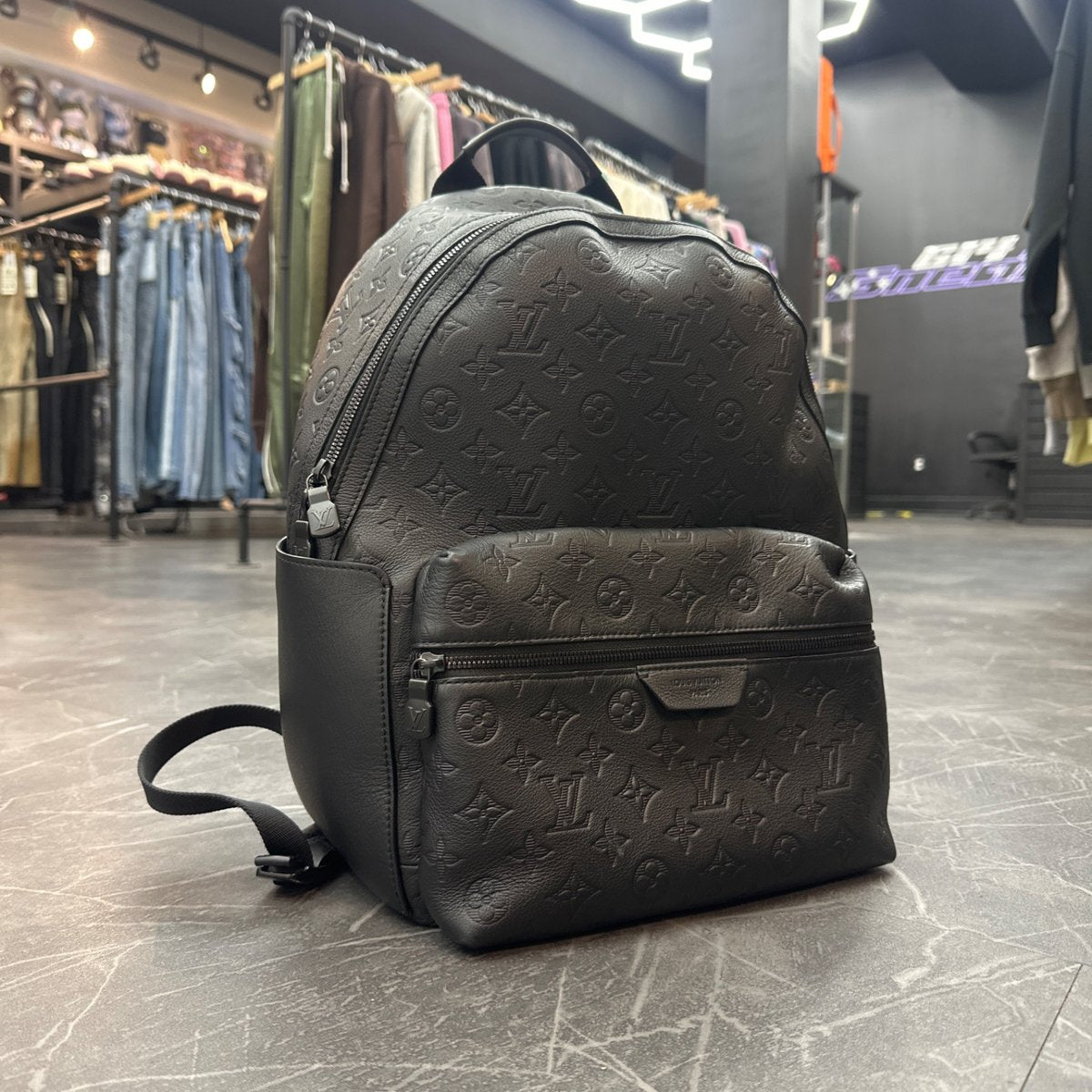 Louis Vuitton Backpack Discovery Monogram Black - Image 1
