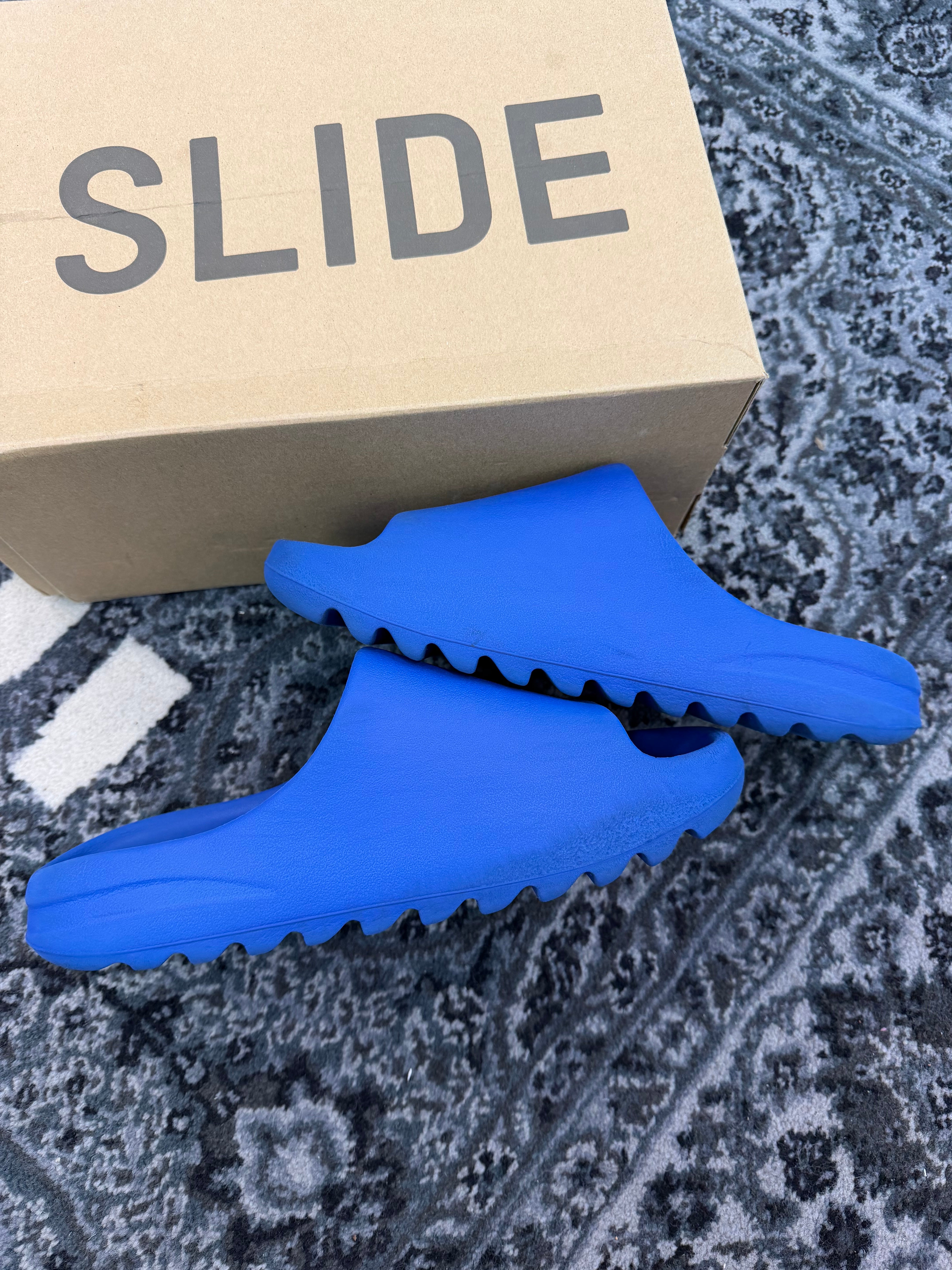 Yeezy Slides “Azure”