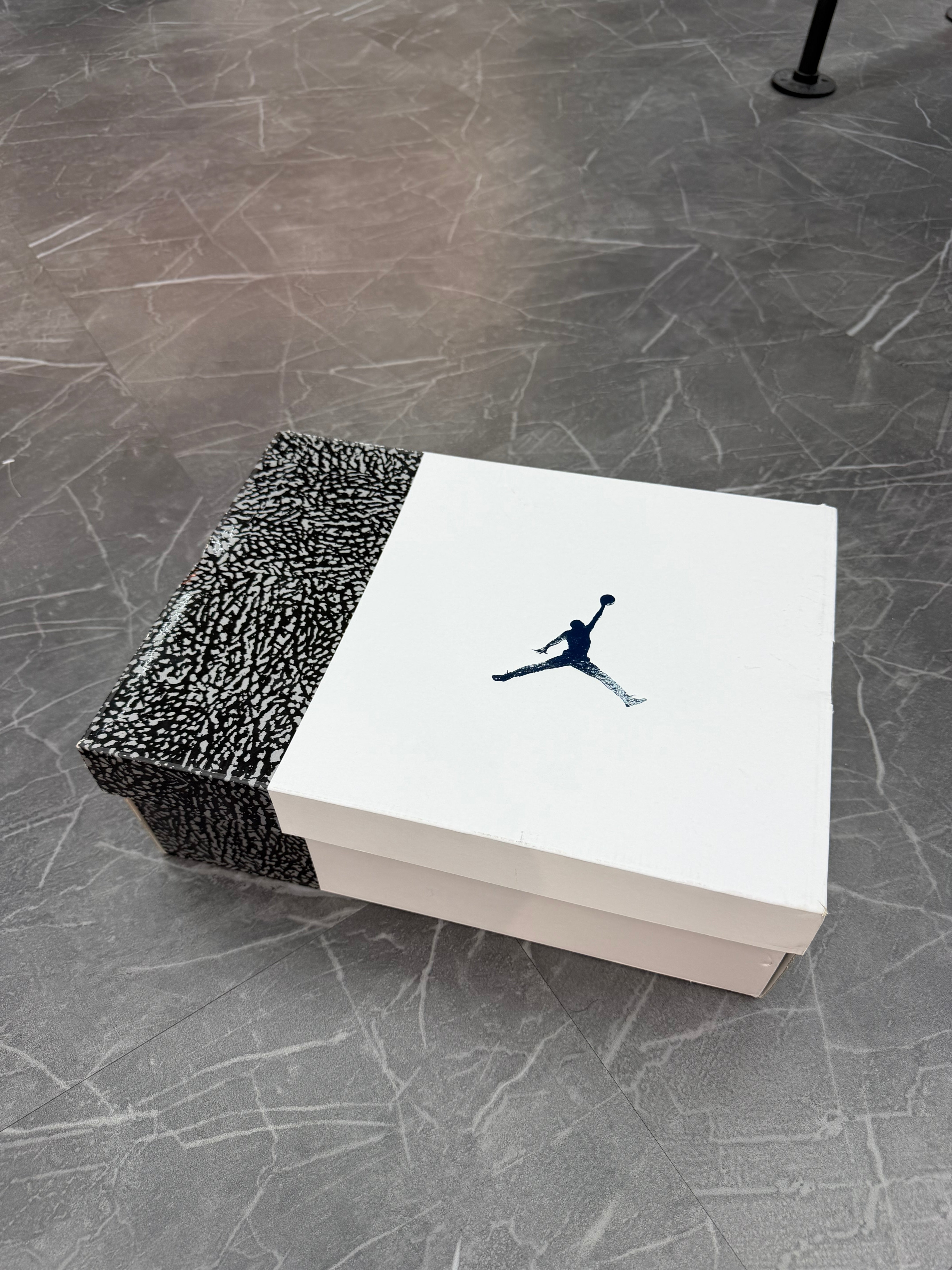 Jordan 3 “Midnight Navy”