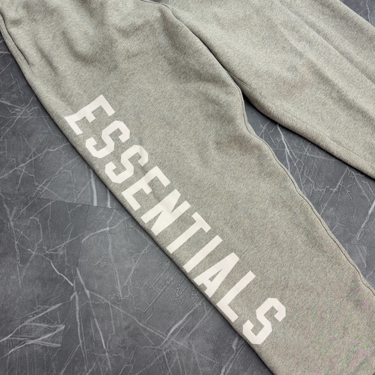 Fear of God Essentials Fleece Relaxed Sweatpant Dark Heather - Image 3