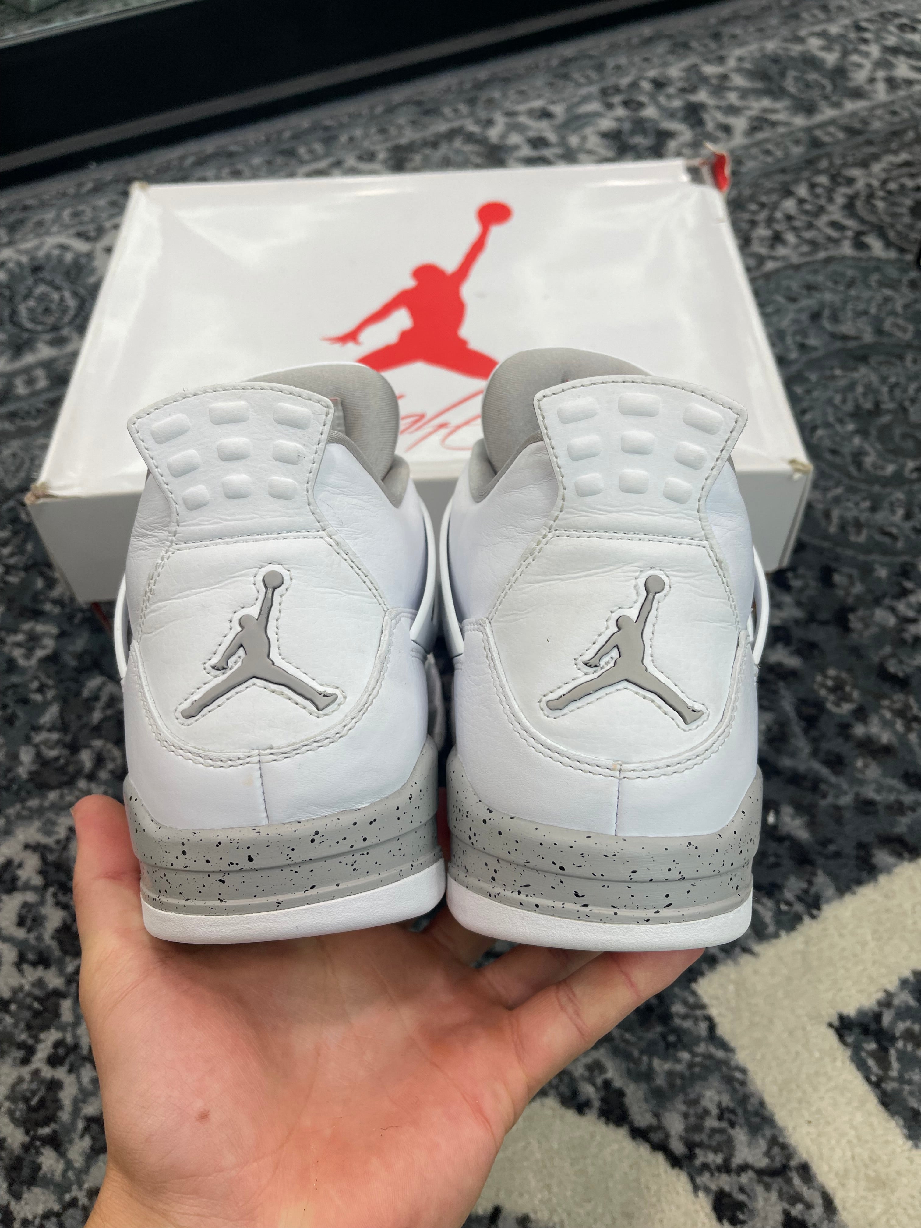 Jordan 4 “White Oreo”