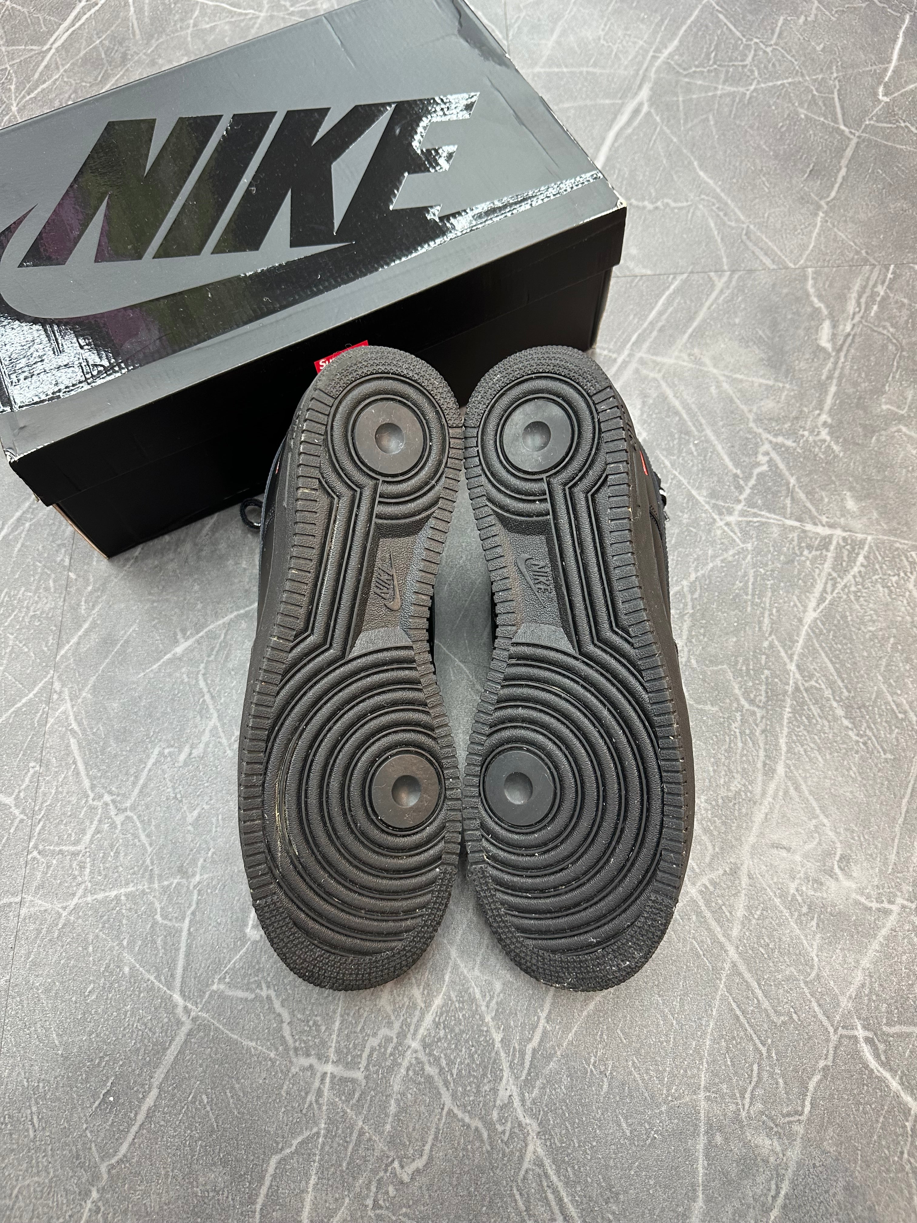 Air Force Supreme “Black”