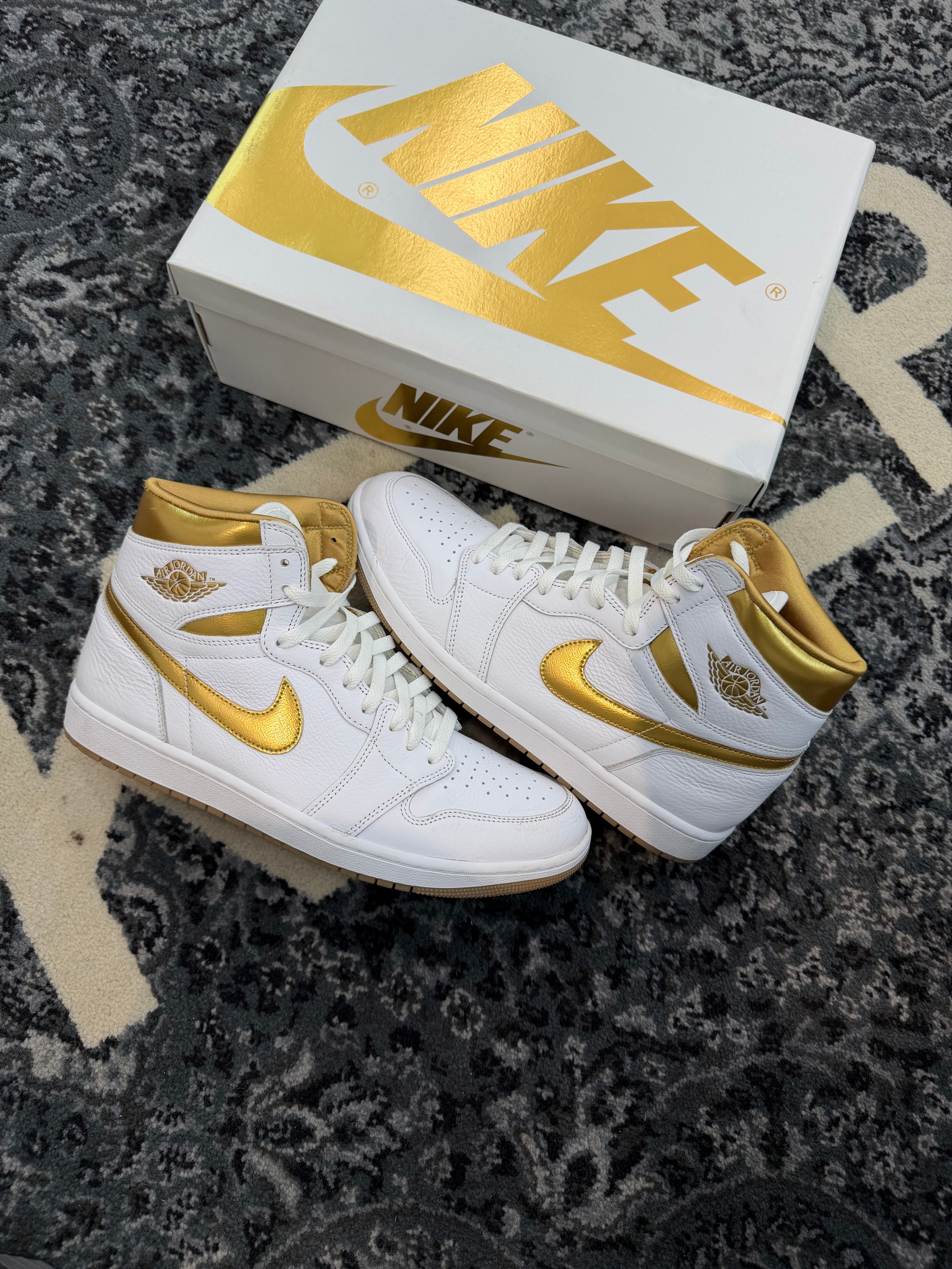 Jordan 1 High “Metallic Gold”