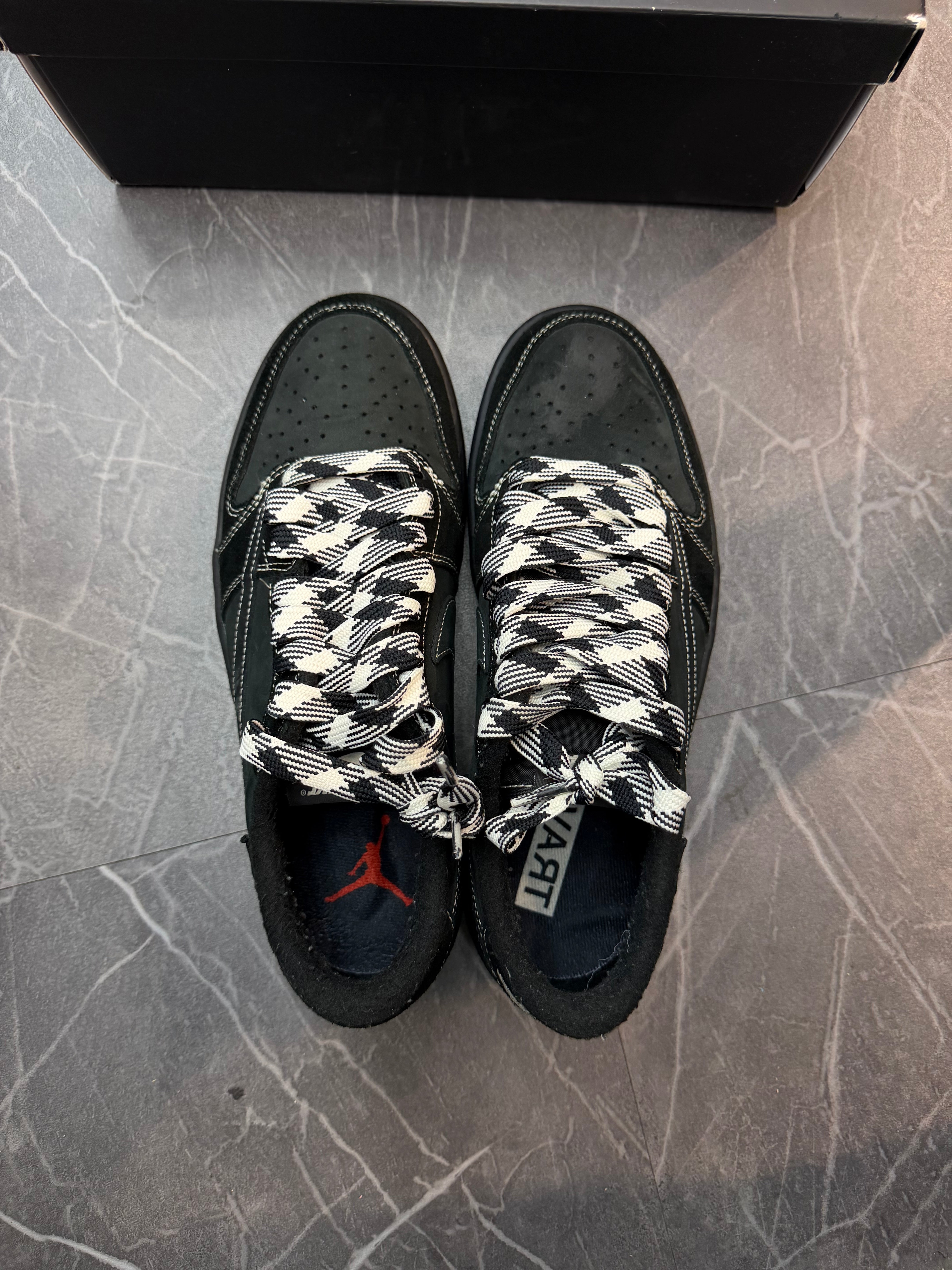 Jordan 1 Low Travis Scott “Phantom”
