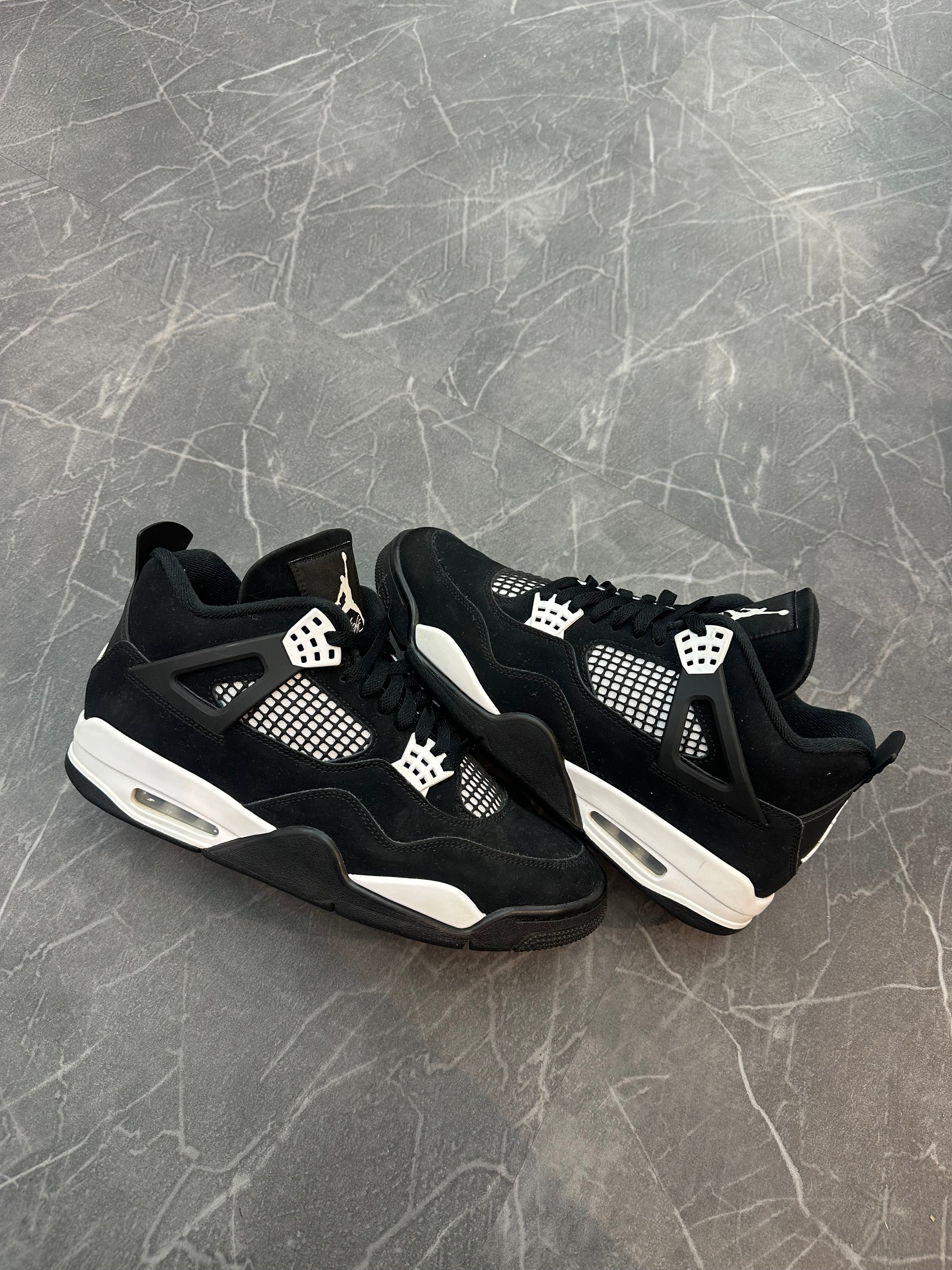 Jordan 4 “White Thunder”