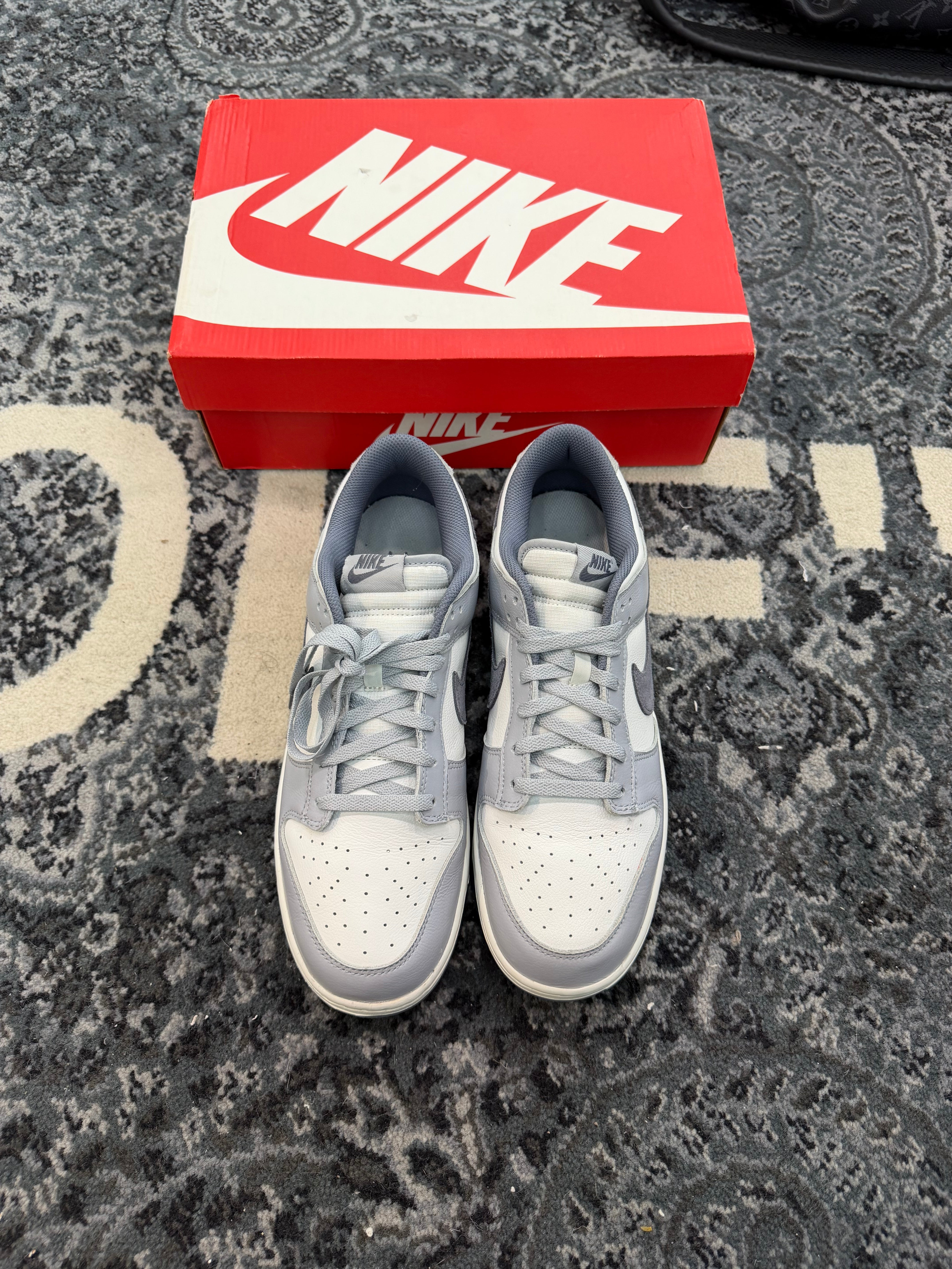 Nike Dunk Low “Light Carbon”