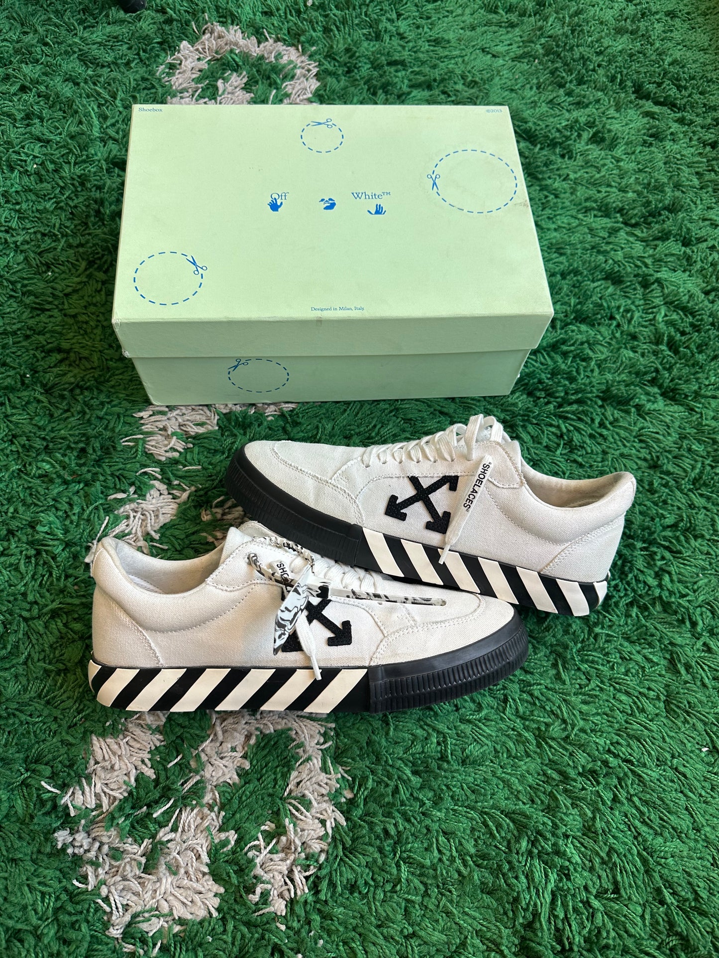 Off White Vulcanized Low “White Black”