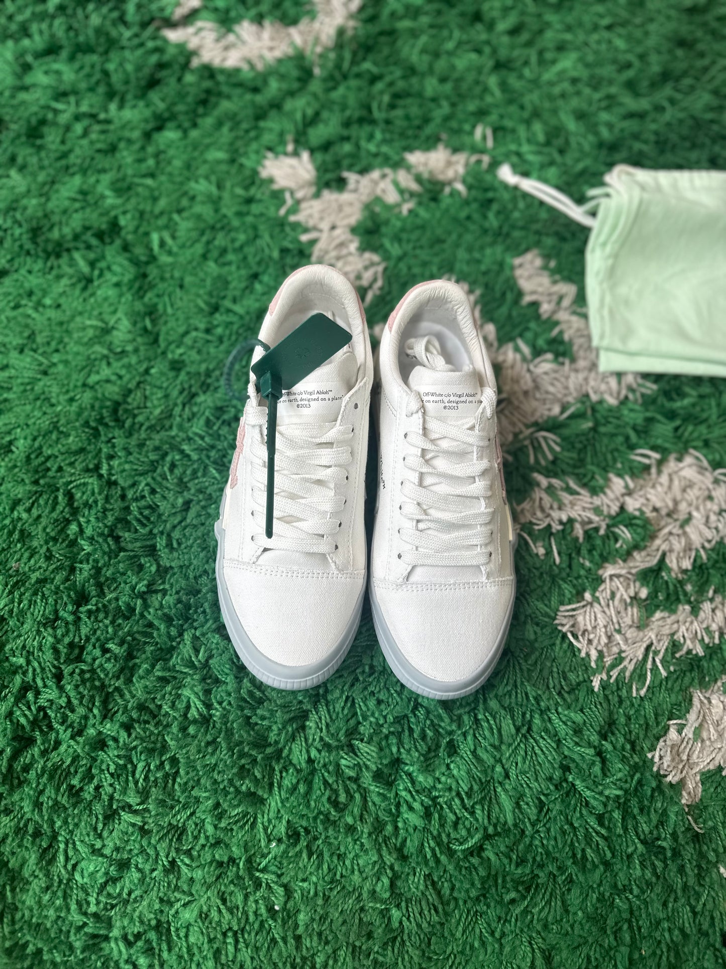 Off-White Vulc Low “Pink/Grey” (38)