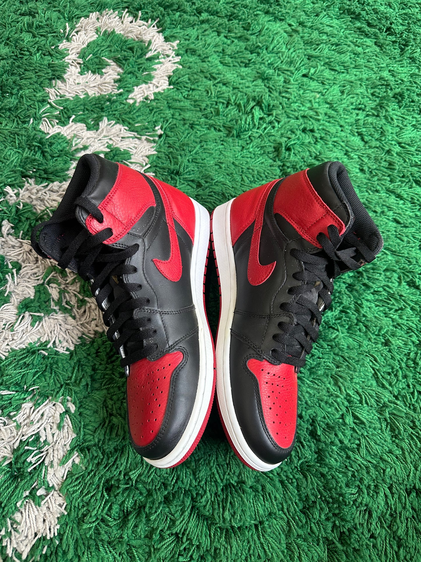 Jordan 1 High “Bred Banned” (2016)