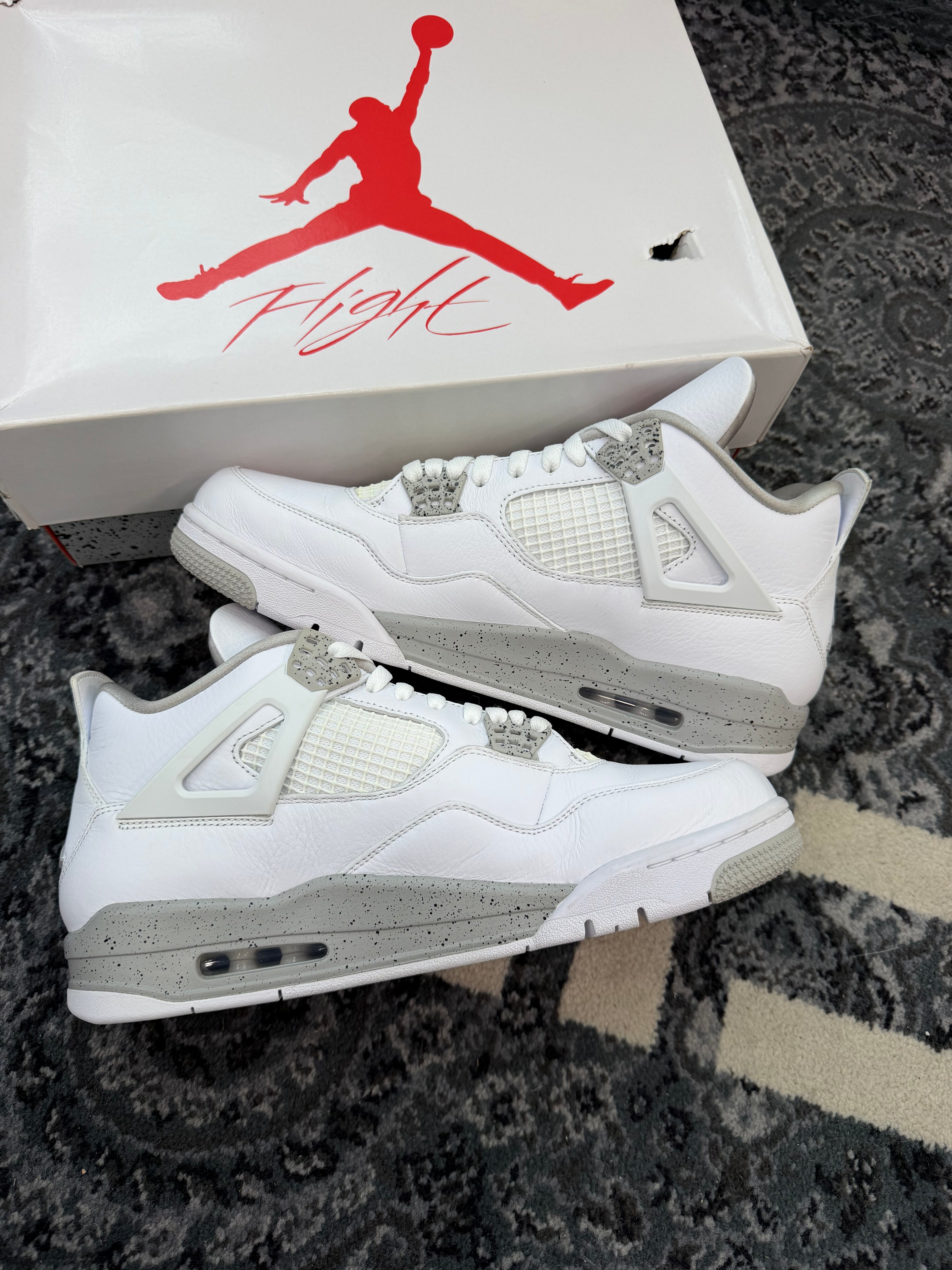 Jordan 4 “White Oreo”