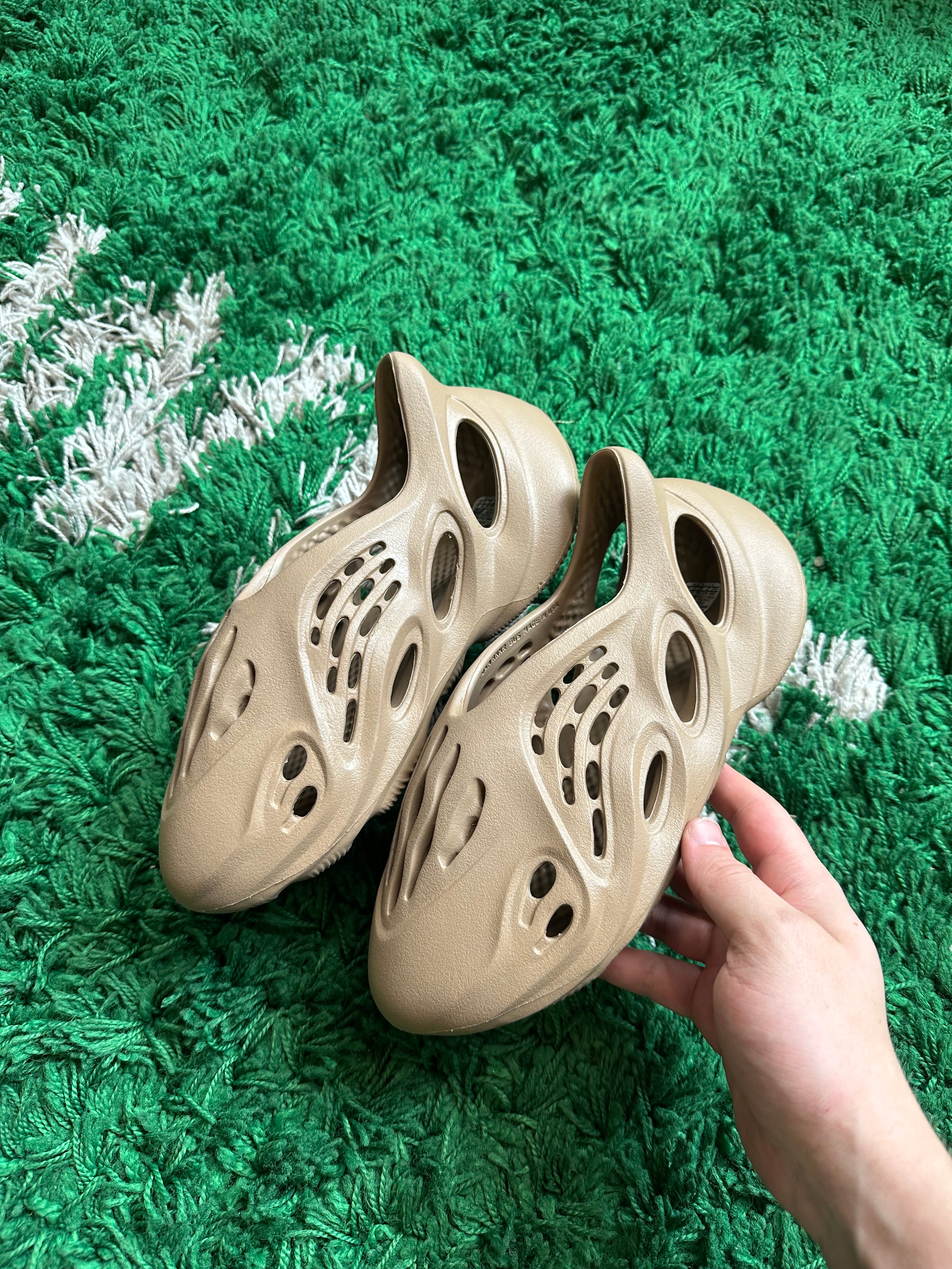 Yeezy Foam Runner “Clay Taupe”