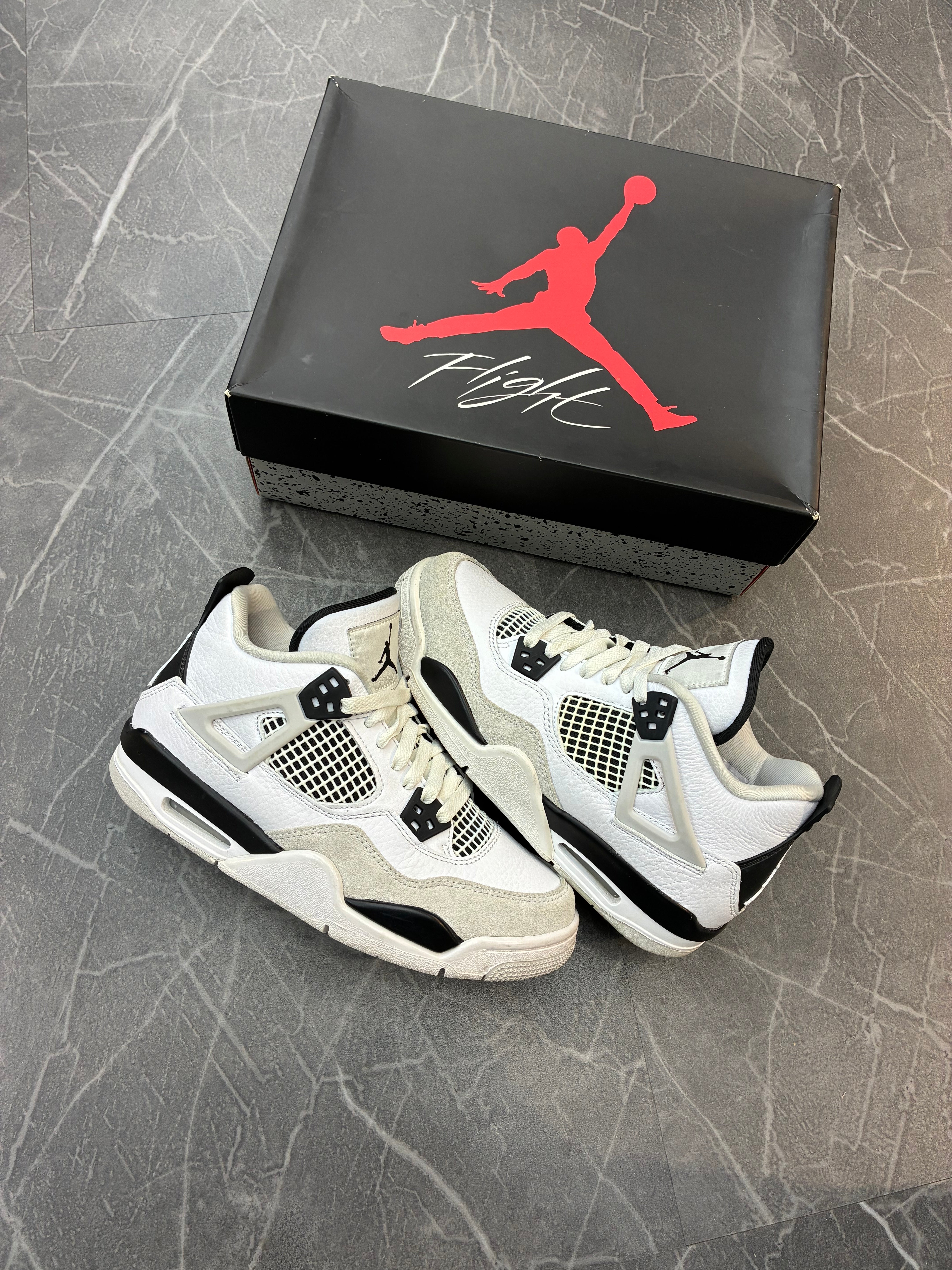 Jordan 4 “Military Black”