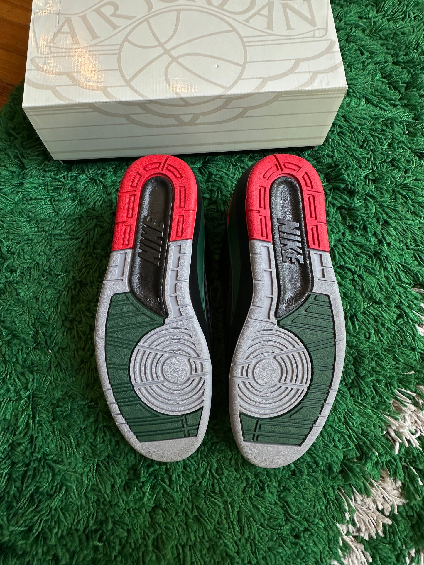 Jordan 2 Low “Christmas”