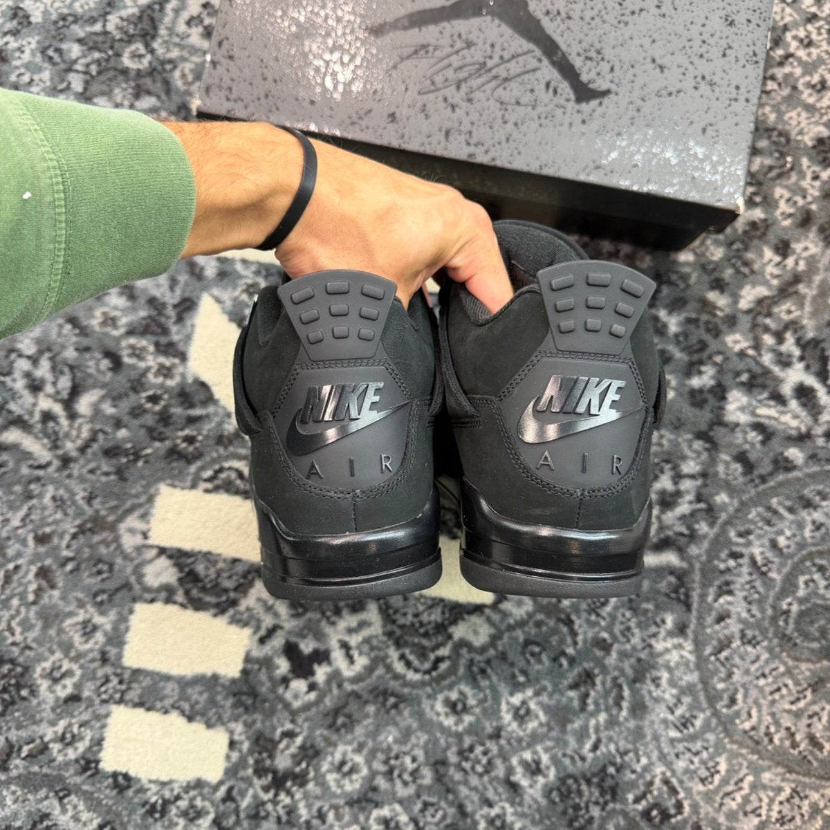 Jordan 4 Retro Black Cat (2025) - tag