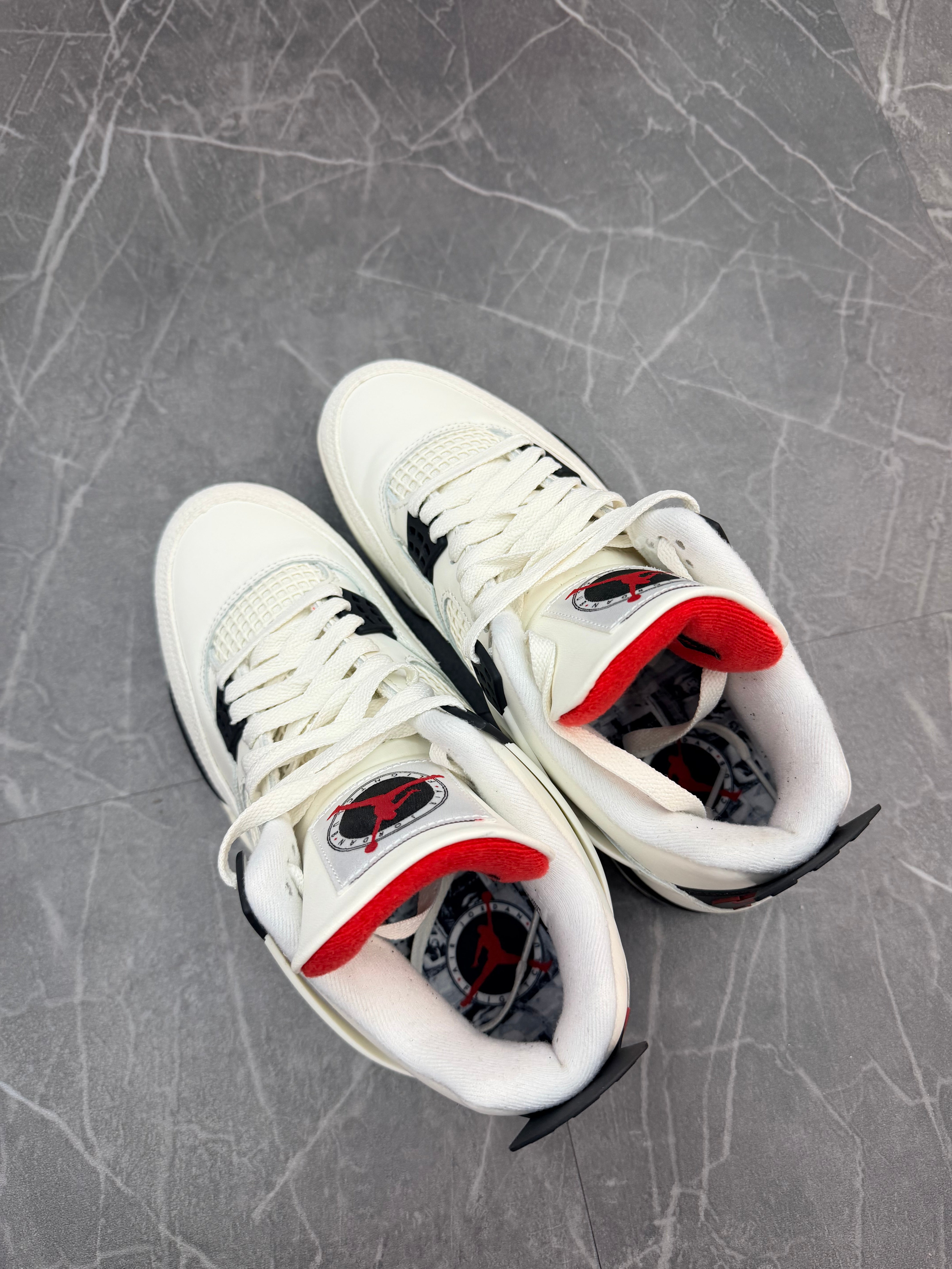 Jordan 4 “Flight Club”