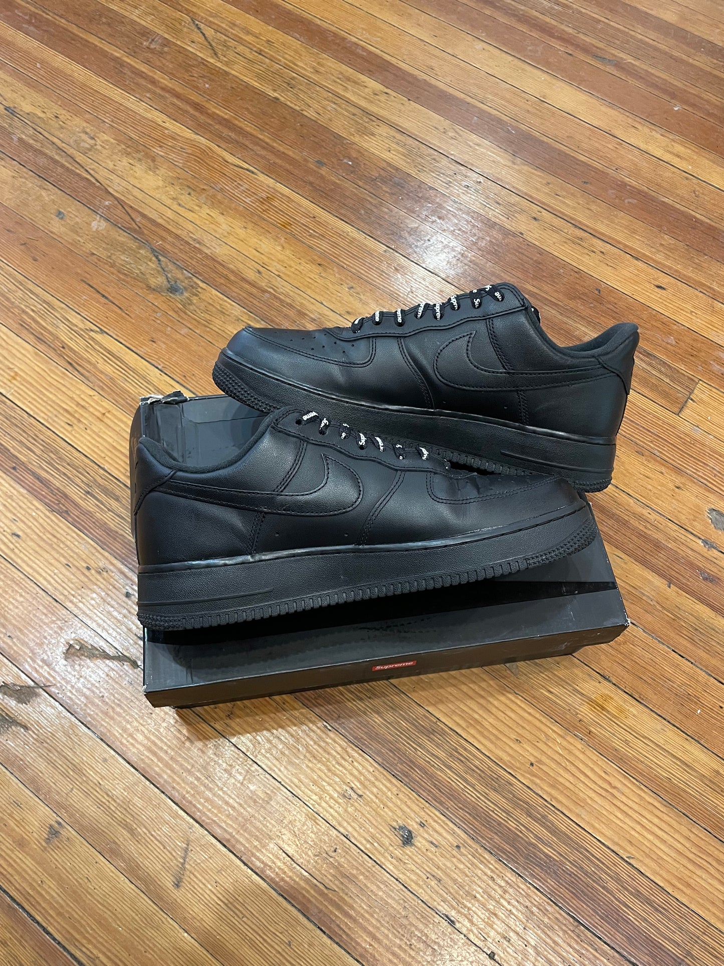 Supreme Air Force 1 Low “Black”