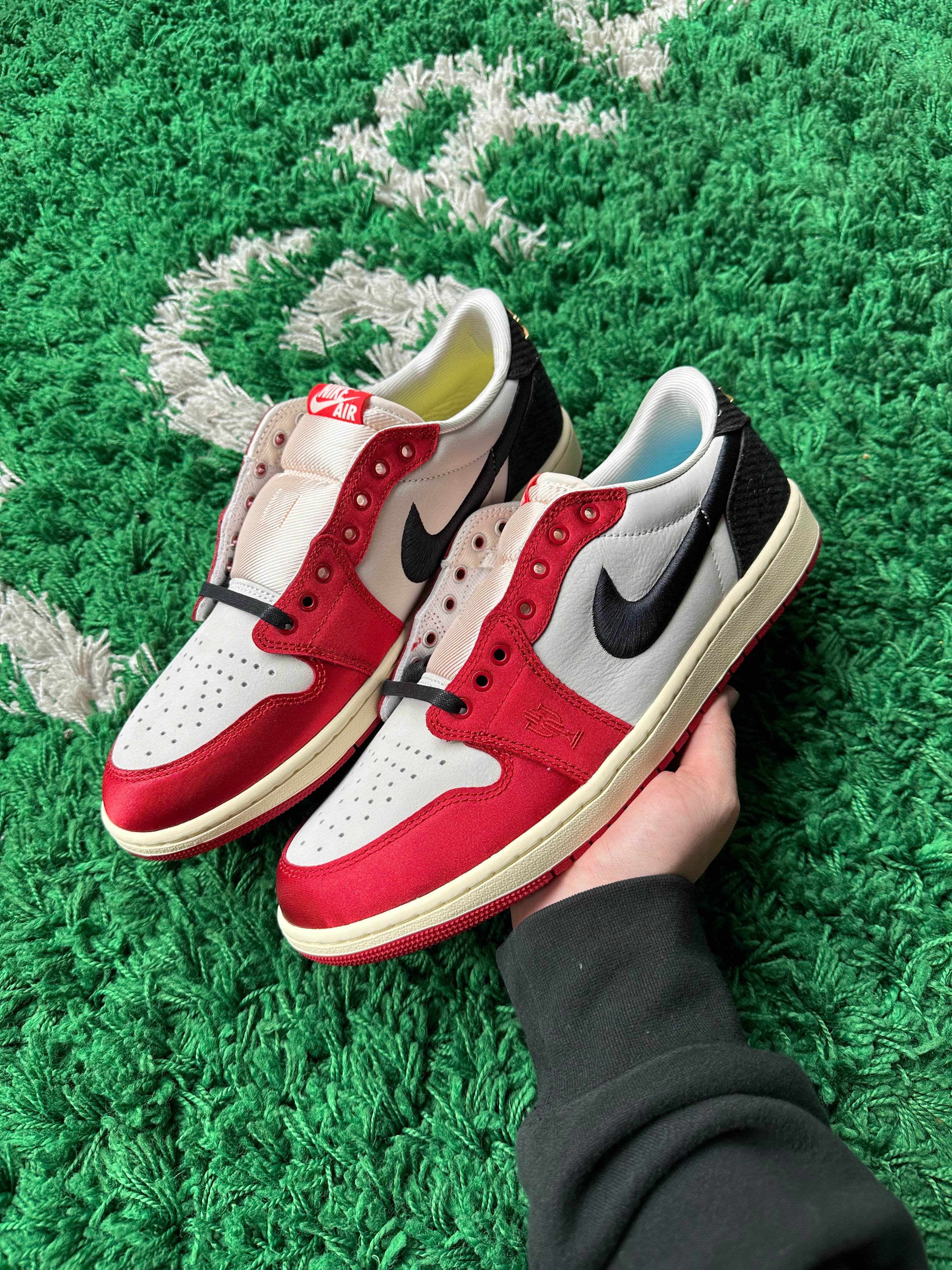 Jordan 1 Low x Trophy Room