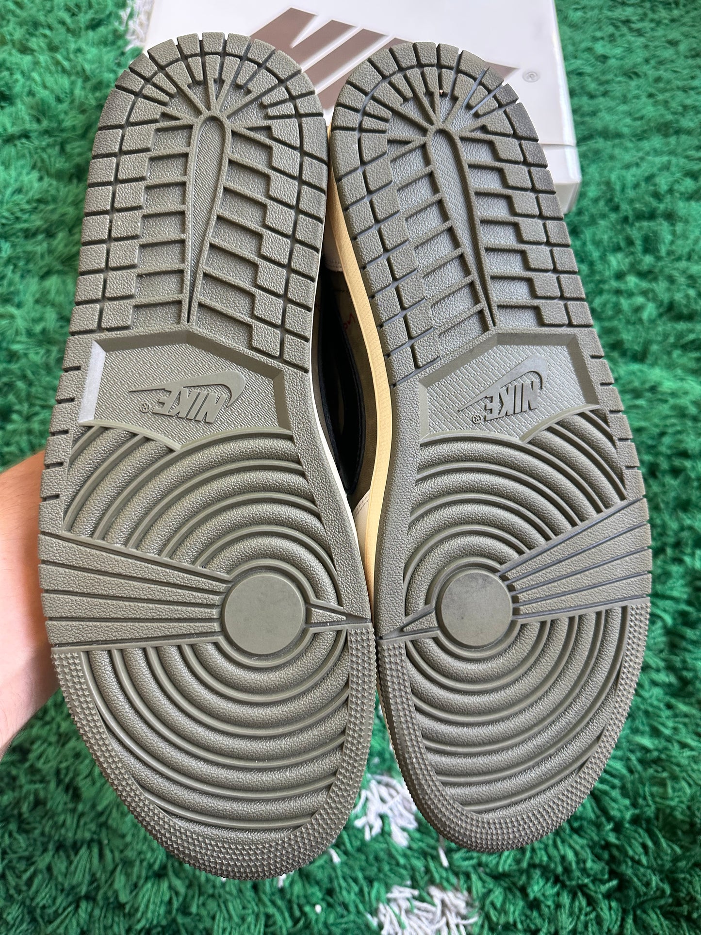 Jordan 1 Low Travis Scott “Medium Olive”