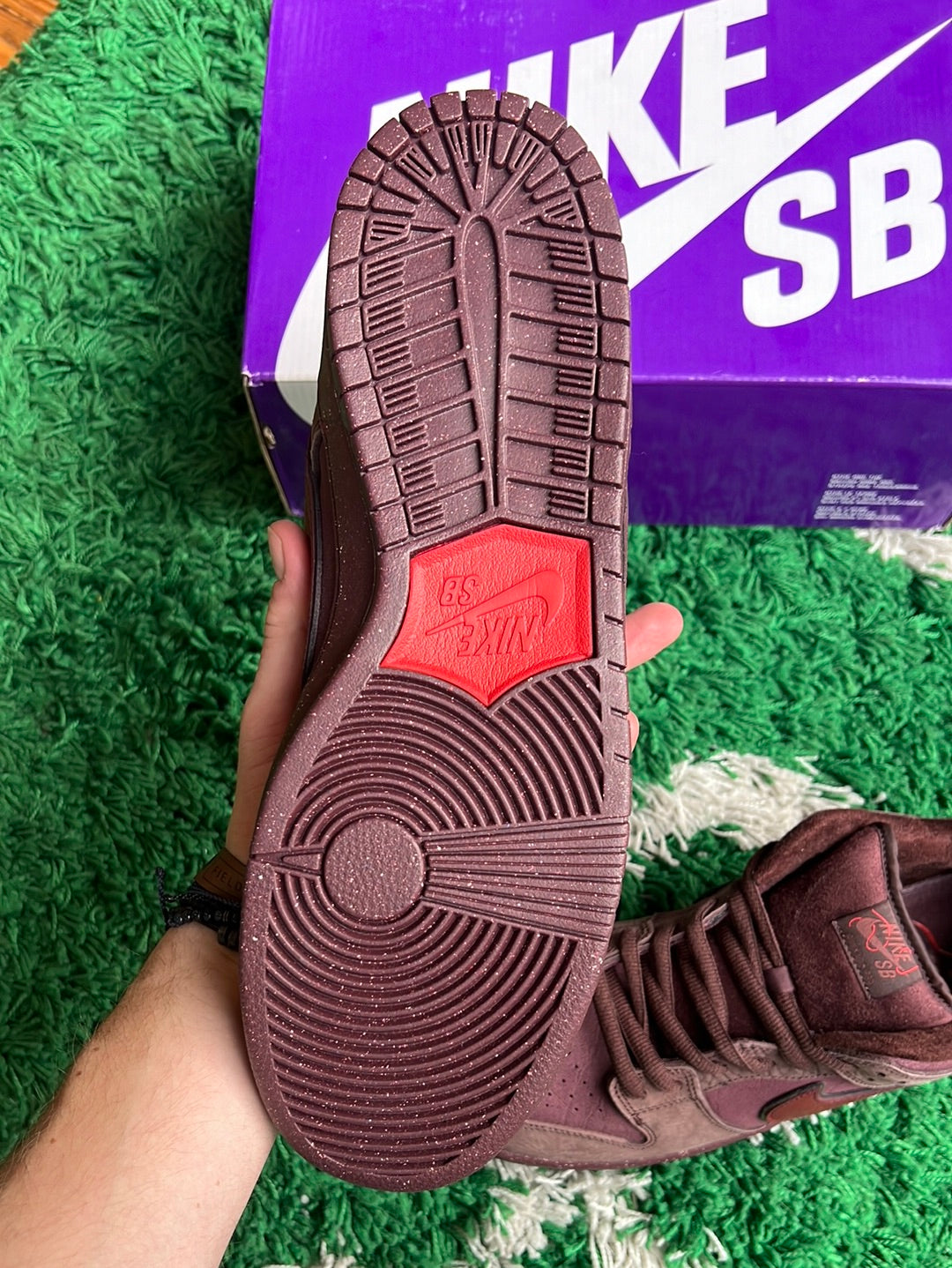 Nike SB Dunk Low “City of Love”