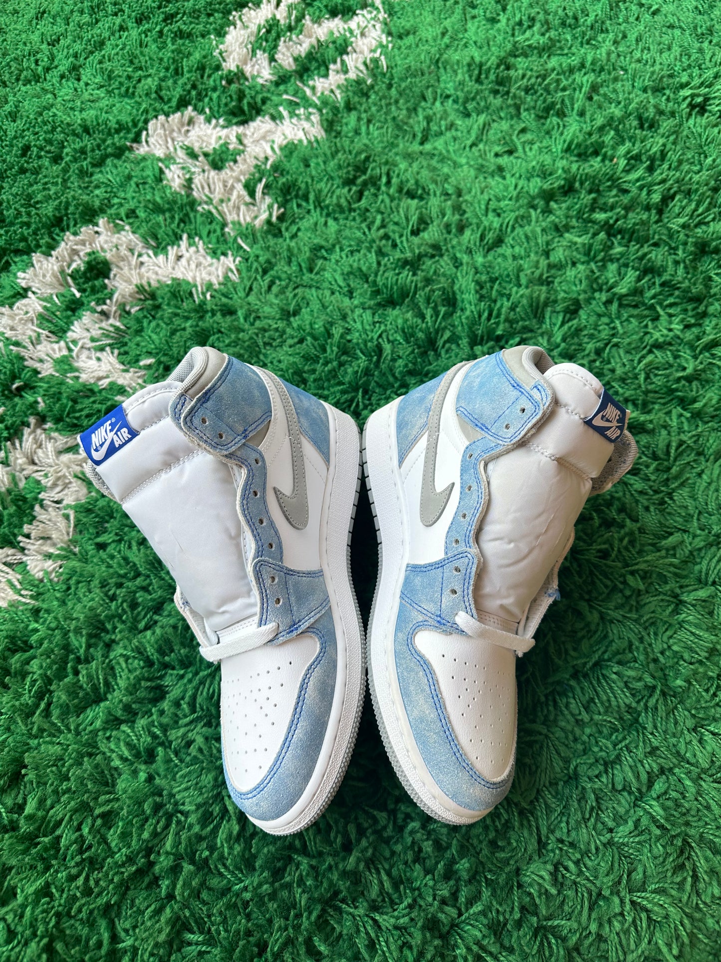 Jordan 1 High “Hyper Royal”