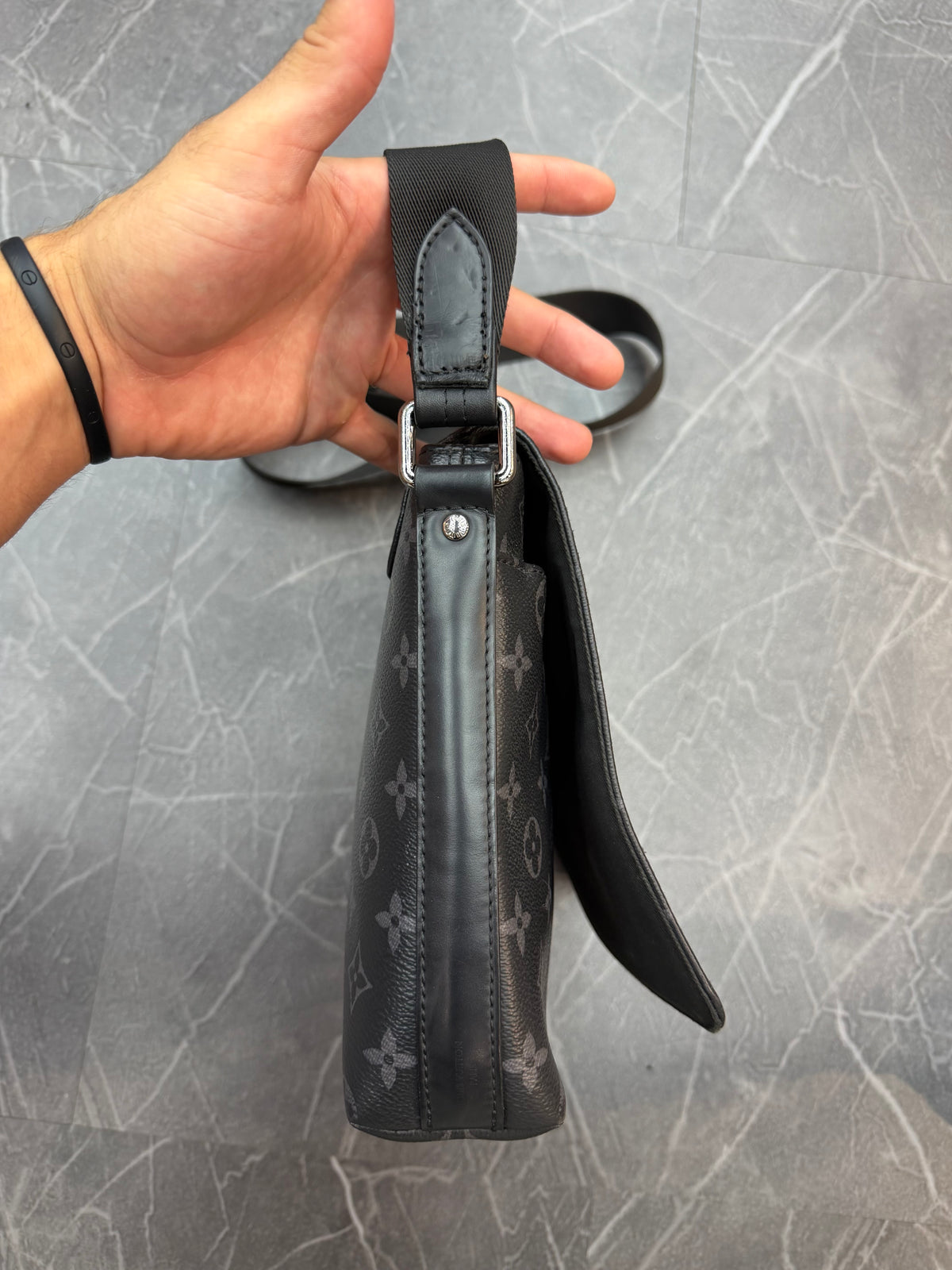 Louis Vuitton Messenger Bag