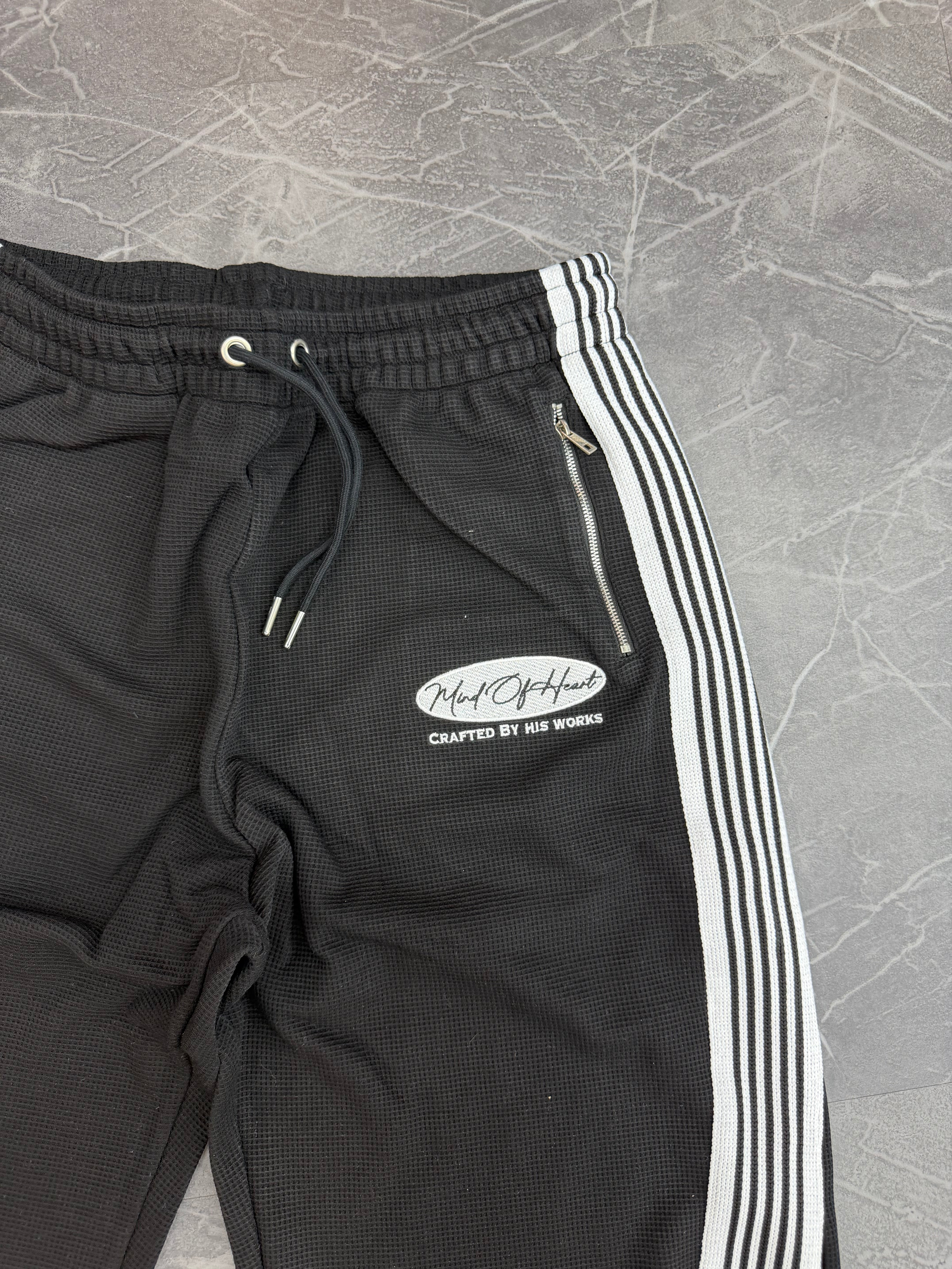Mind of Heart Waffle Sweatpants “Black”