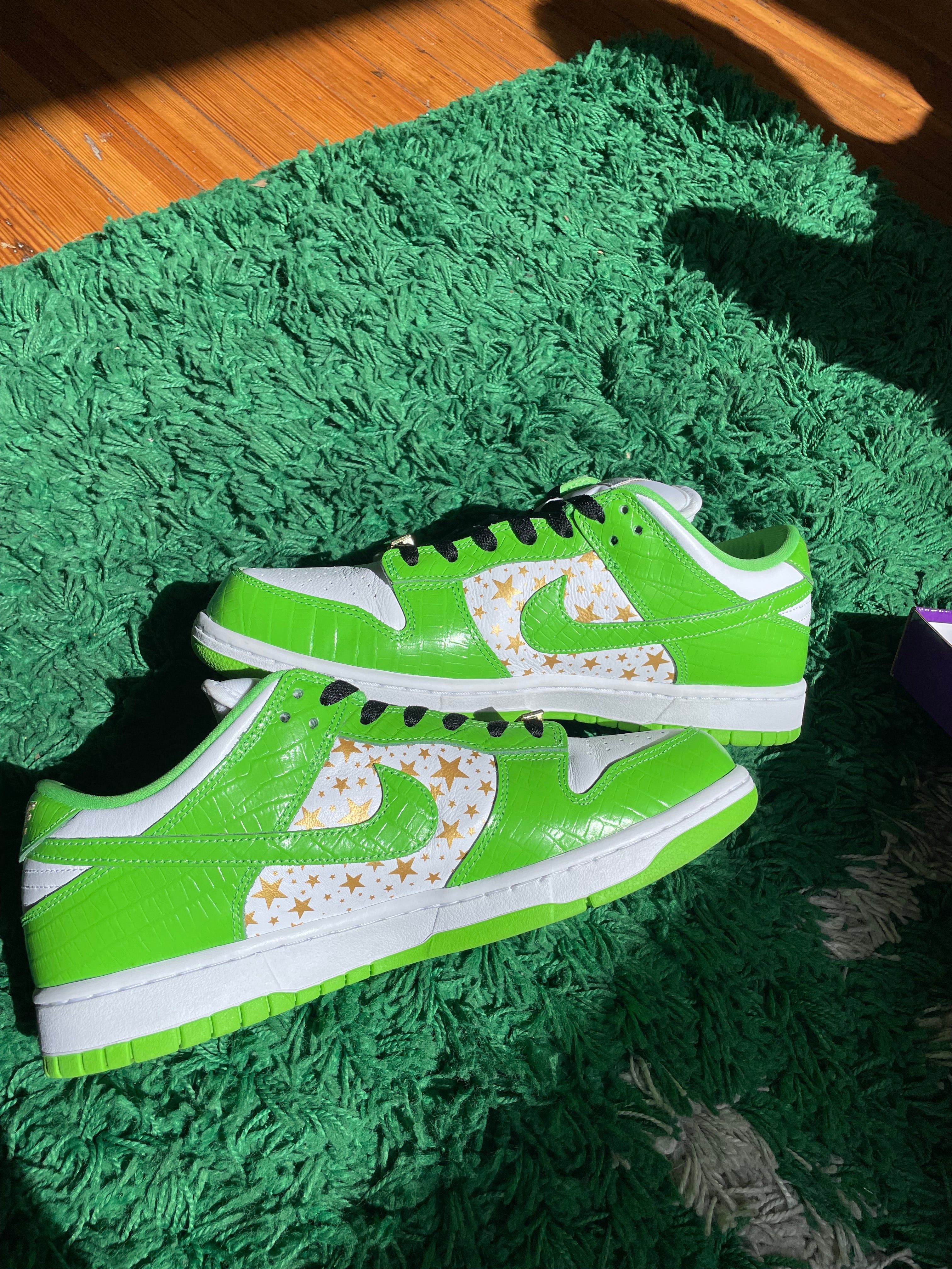 Nike Dunk Low SB x Supreme Stars “Mean Green”
