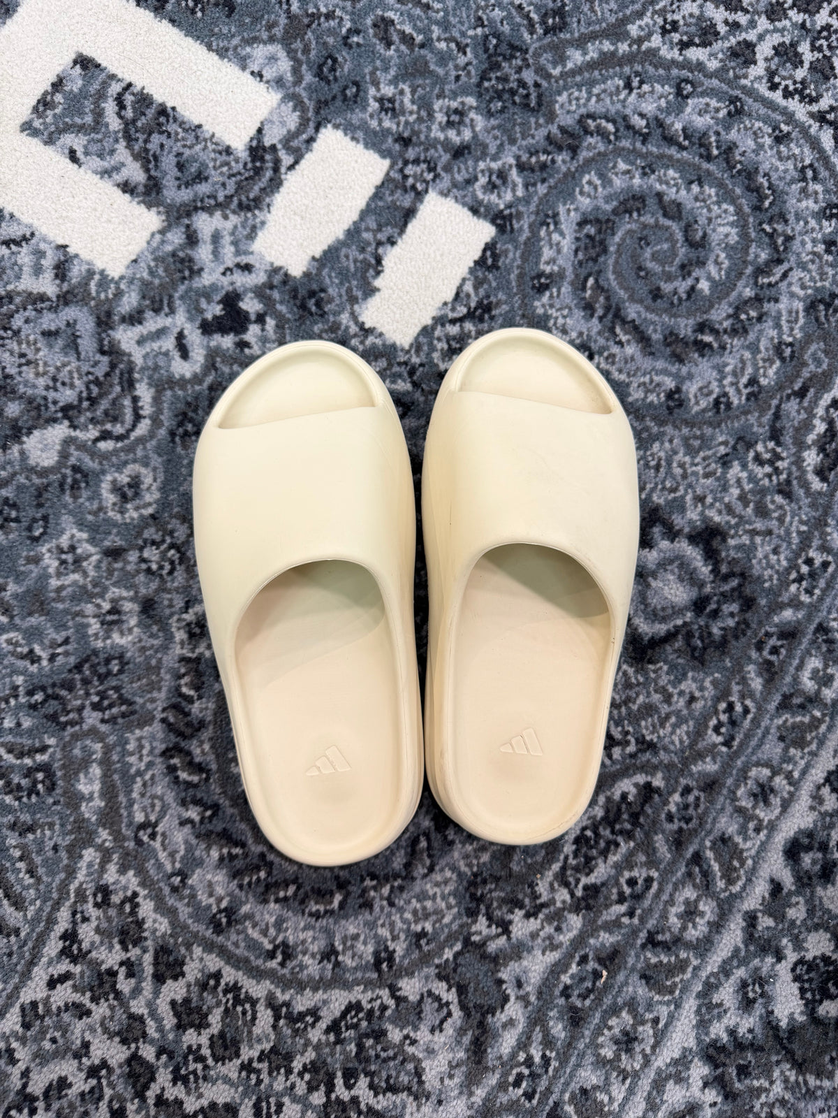 Yeezy Slide “Bone”