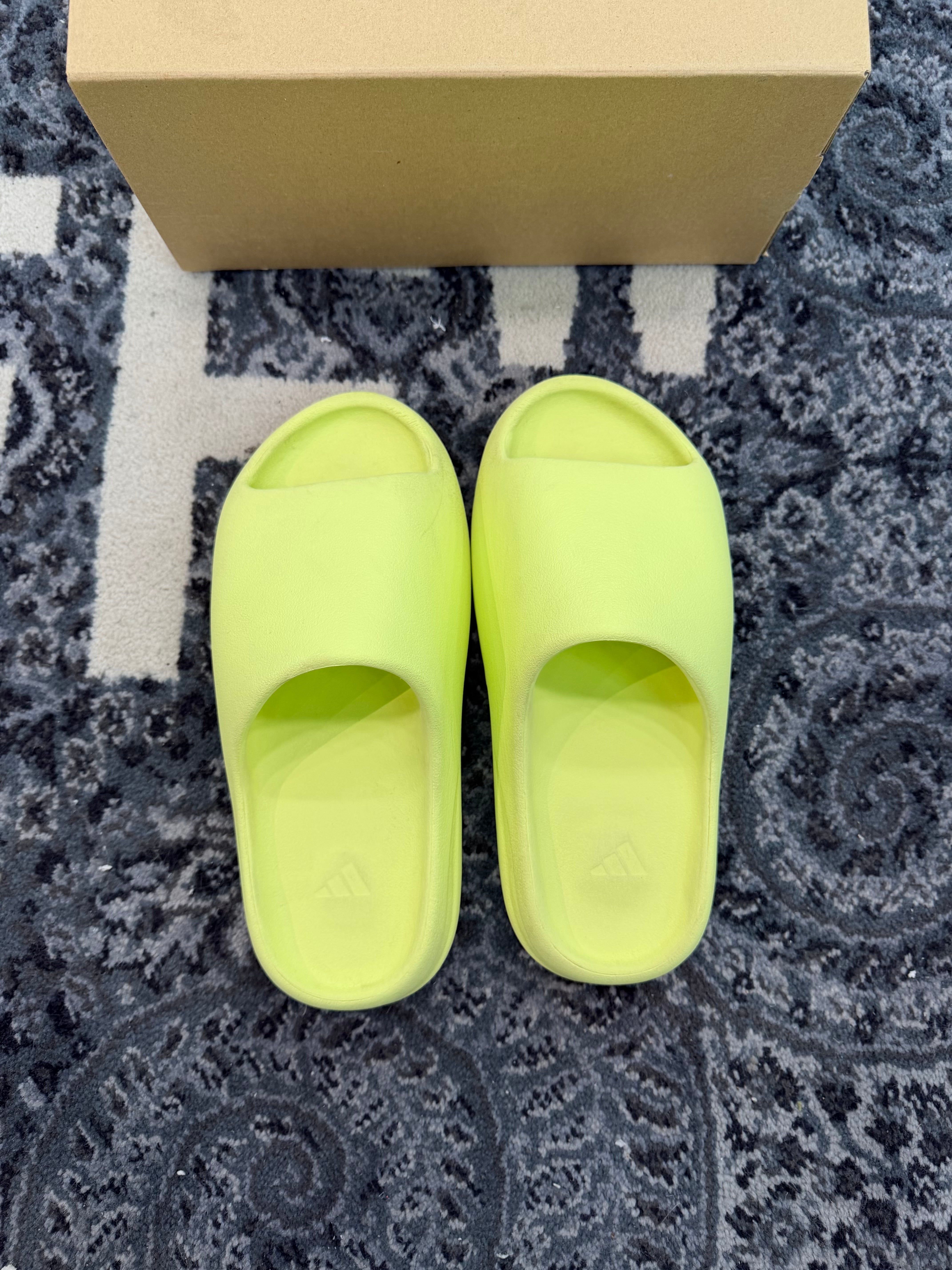 Yeezy Slide “Glow”