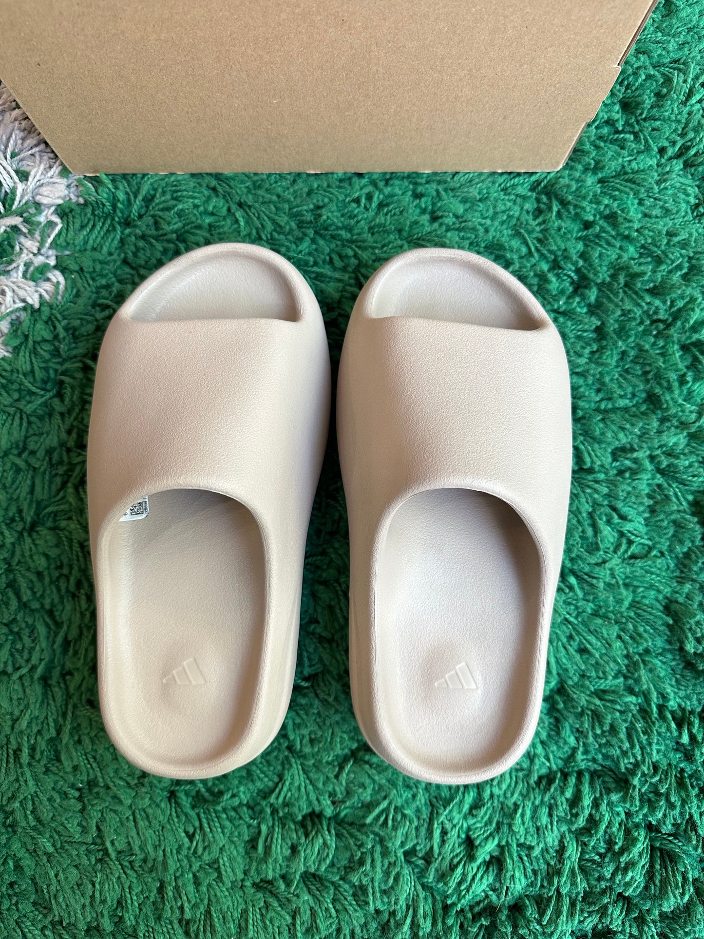 Yeezy Slide “Pure”