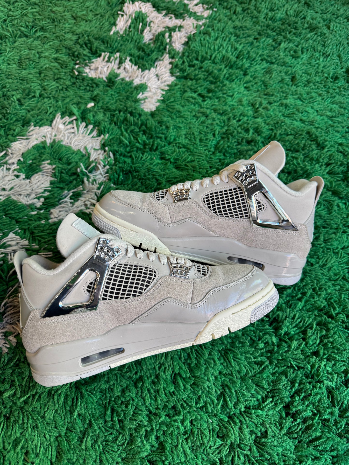 Jordan 4 “Frozen Moments”