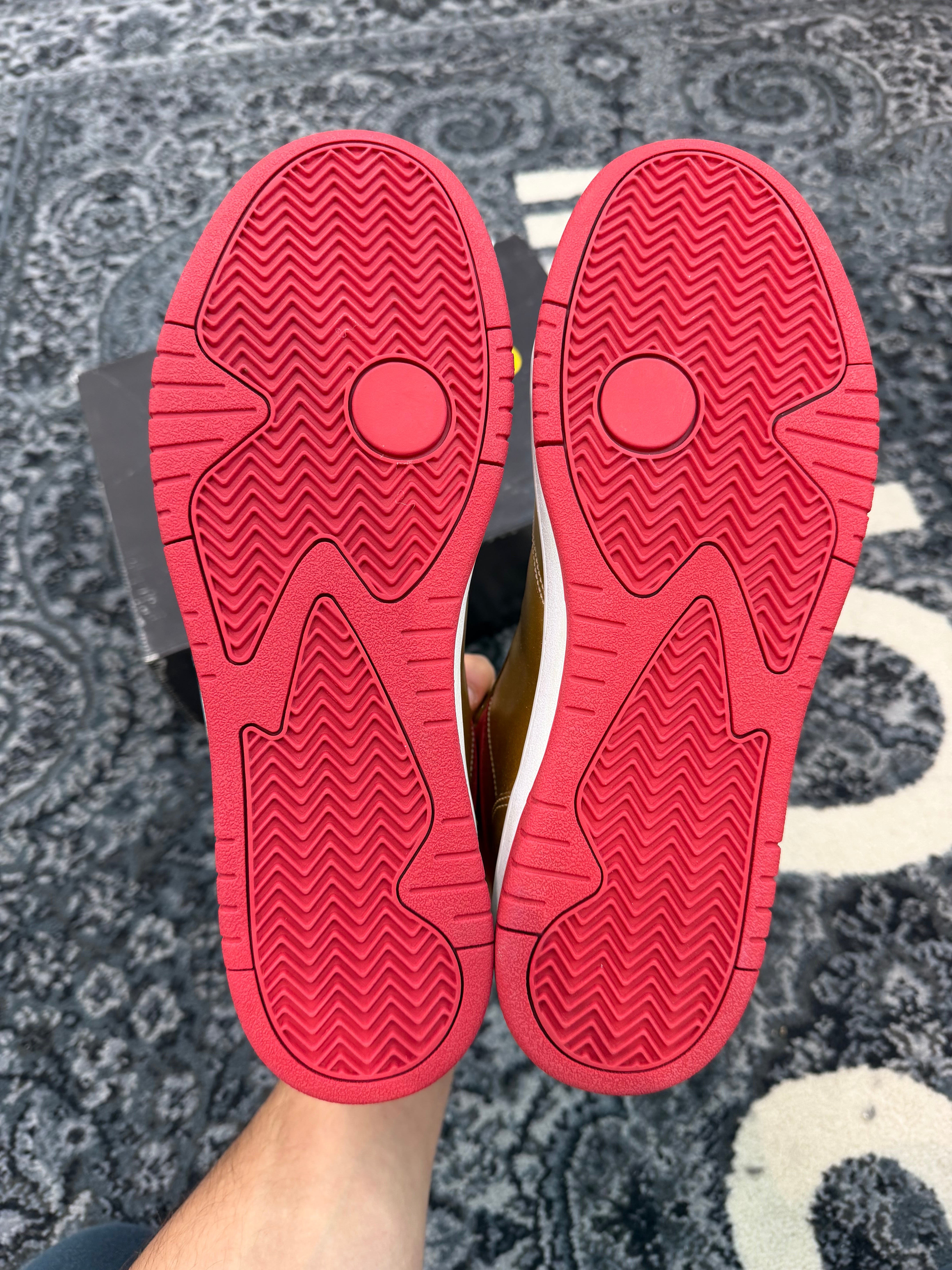 Donald Trump Never Surrender Sneakers “Gold”