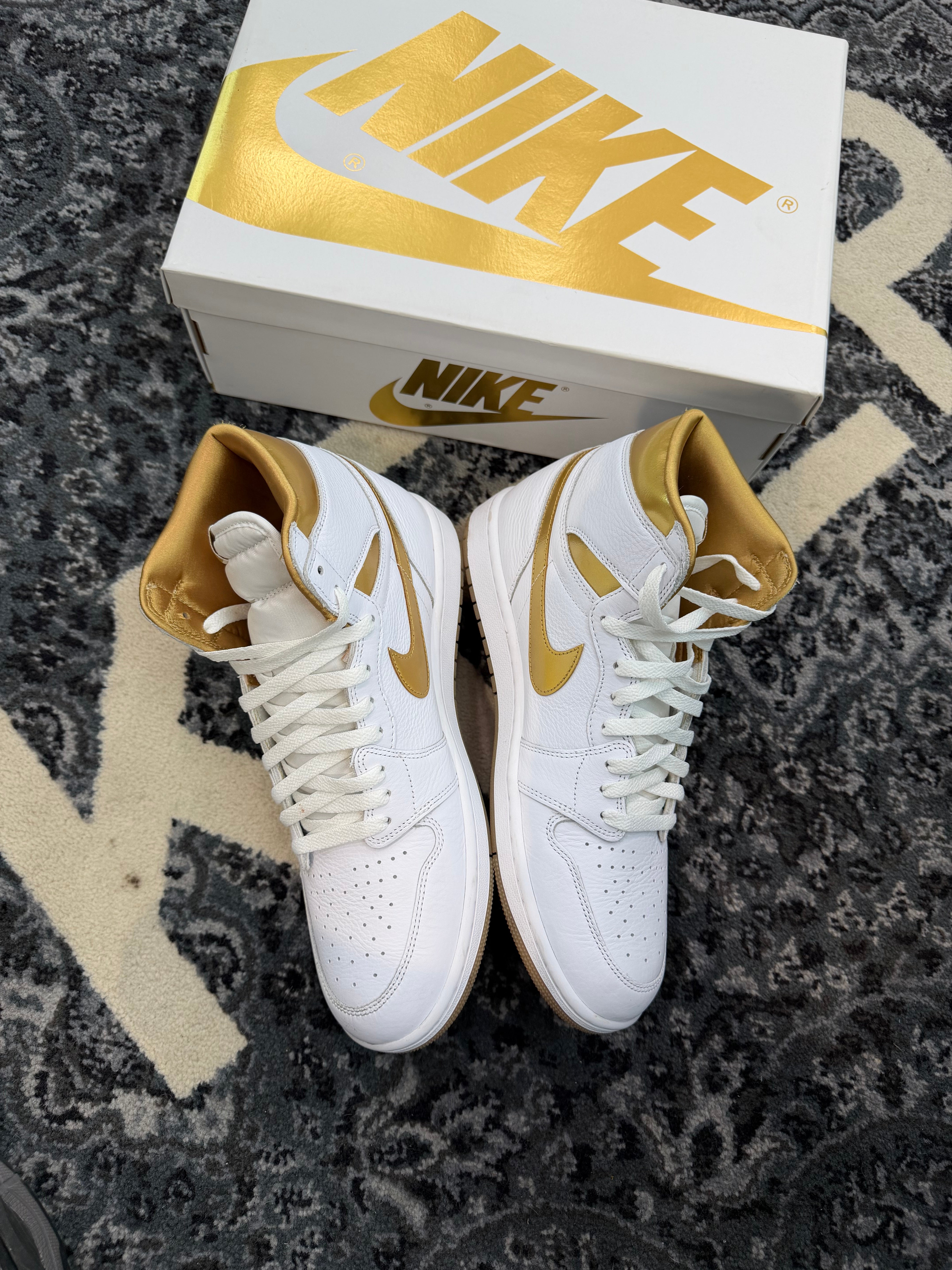 Jordan 1 High “Metallic Gold”